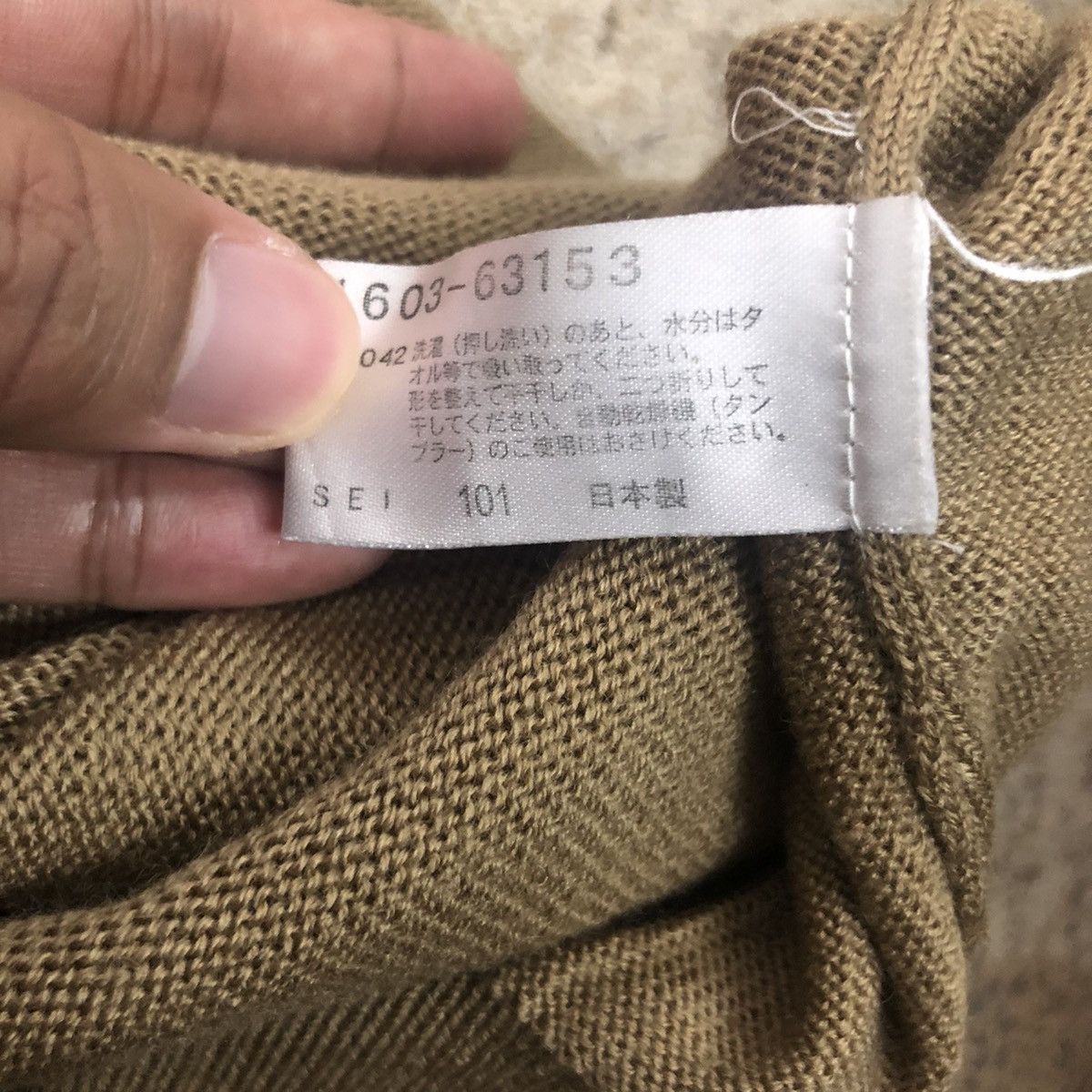 Aran Isles Knitwear Vintage Crocodile V Neck Embroidery Small Logo knitwear Vest Size US S / EU 44-46 / 1 - 9 Thumbnail
