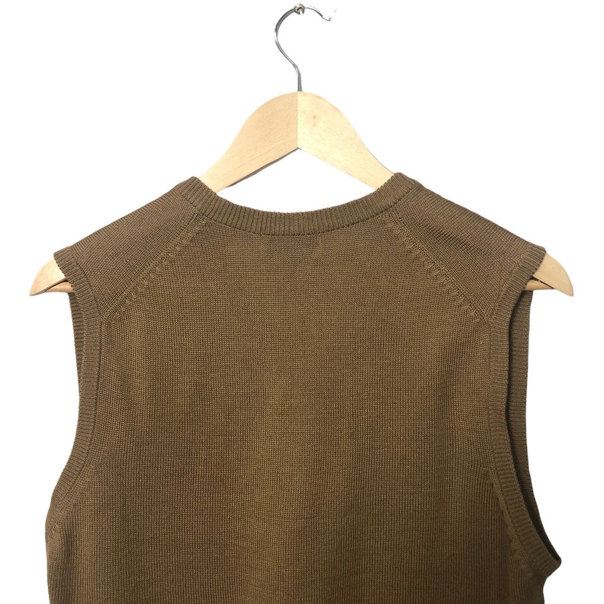Aran Isles Knitwear Vintage Crocodile V Neck Embroidery Small Logo knitwear Vest Size US S / EU 44-46 / 1 - 6 Thumbnail