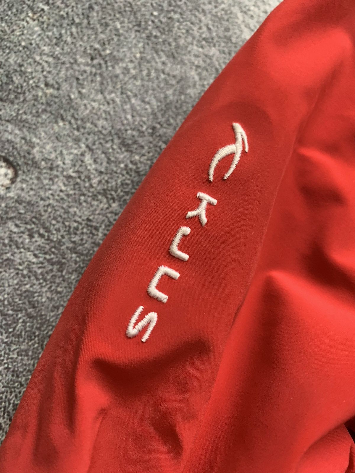 Kjus 36 red ski snowboarding jacket hooded balaclava storm