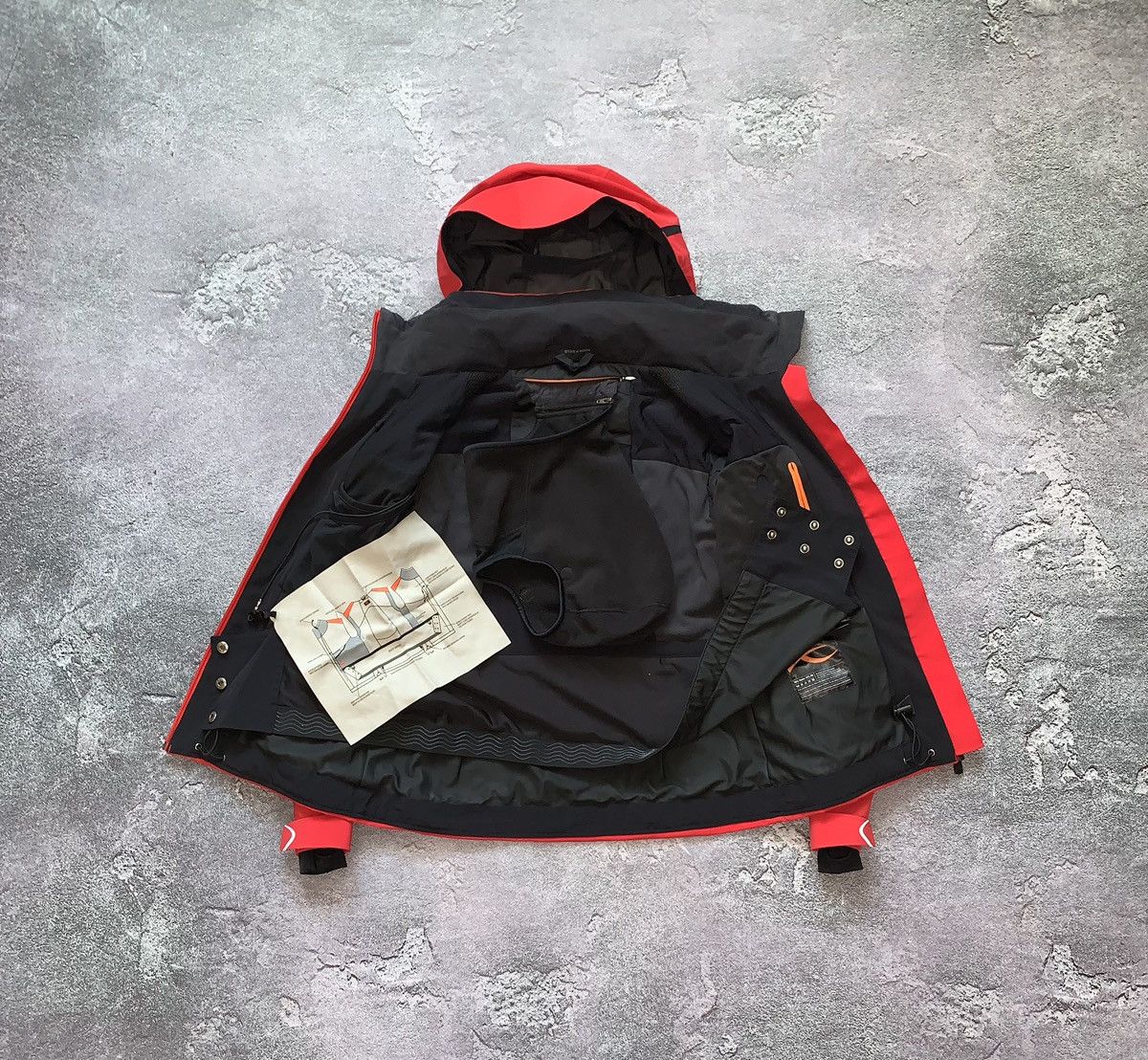 Kjus 36 red ski snowboarding jacket hooded balaclava storm