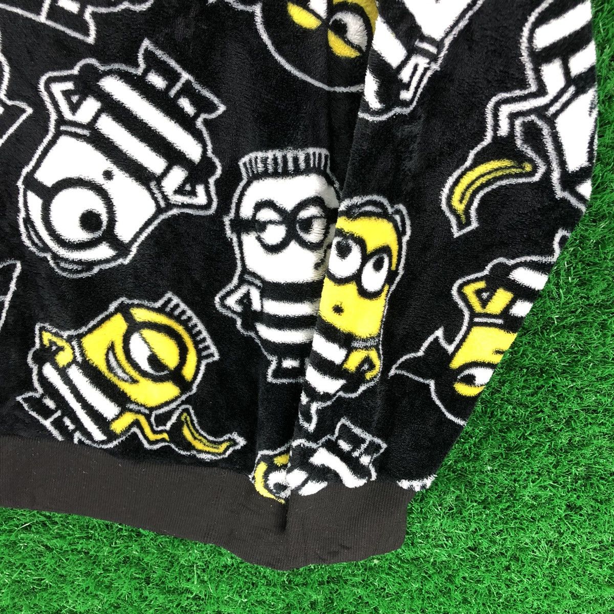 Cartoon Network Despicable Me Minion Made Full Print Fleece Sweater Size US L / EU 52-54 / 3 - 3 Thumbnail
