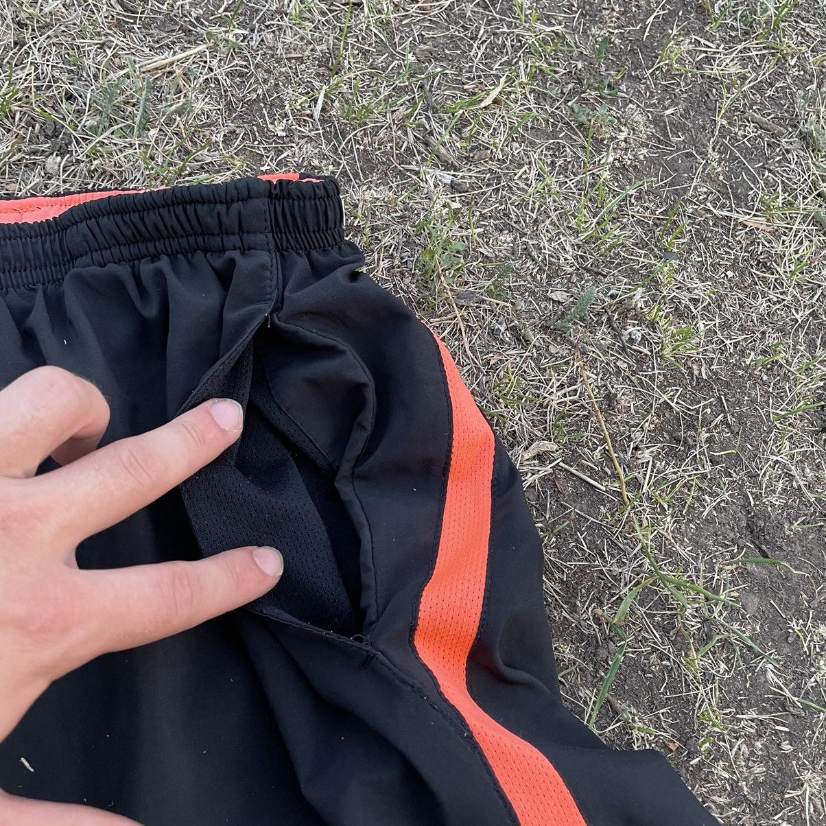 Vintage Vintage 90s Nike Swoosh Shorts Baggy Streetwear Black 34 Size US 34 / EU 50 - 4 Thumbnail