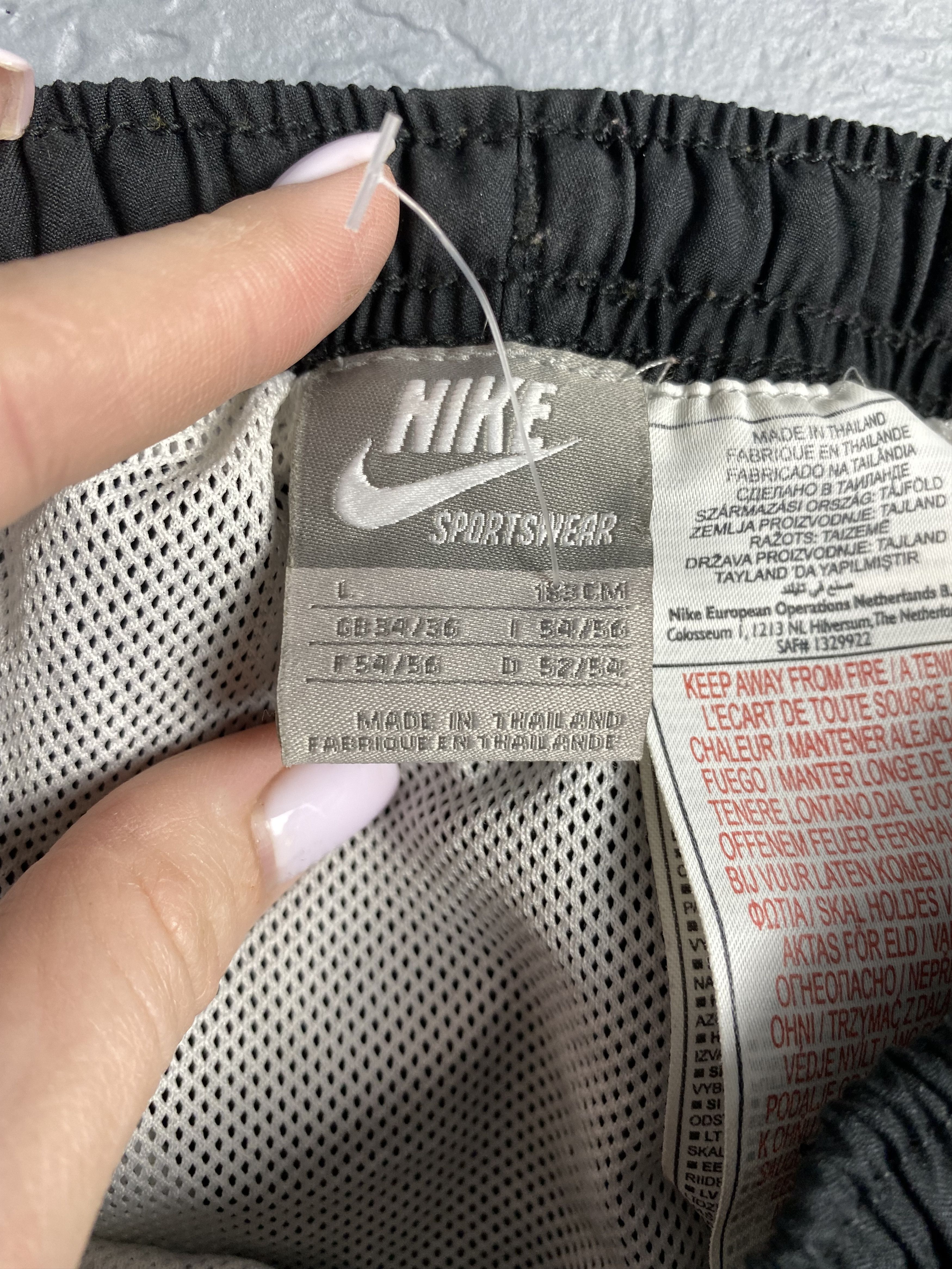 Nike Vintage Nike Mens Nylon Shorts Y2K Size US 34 / EU 50 - 7 Thumbnail