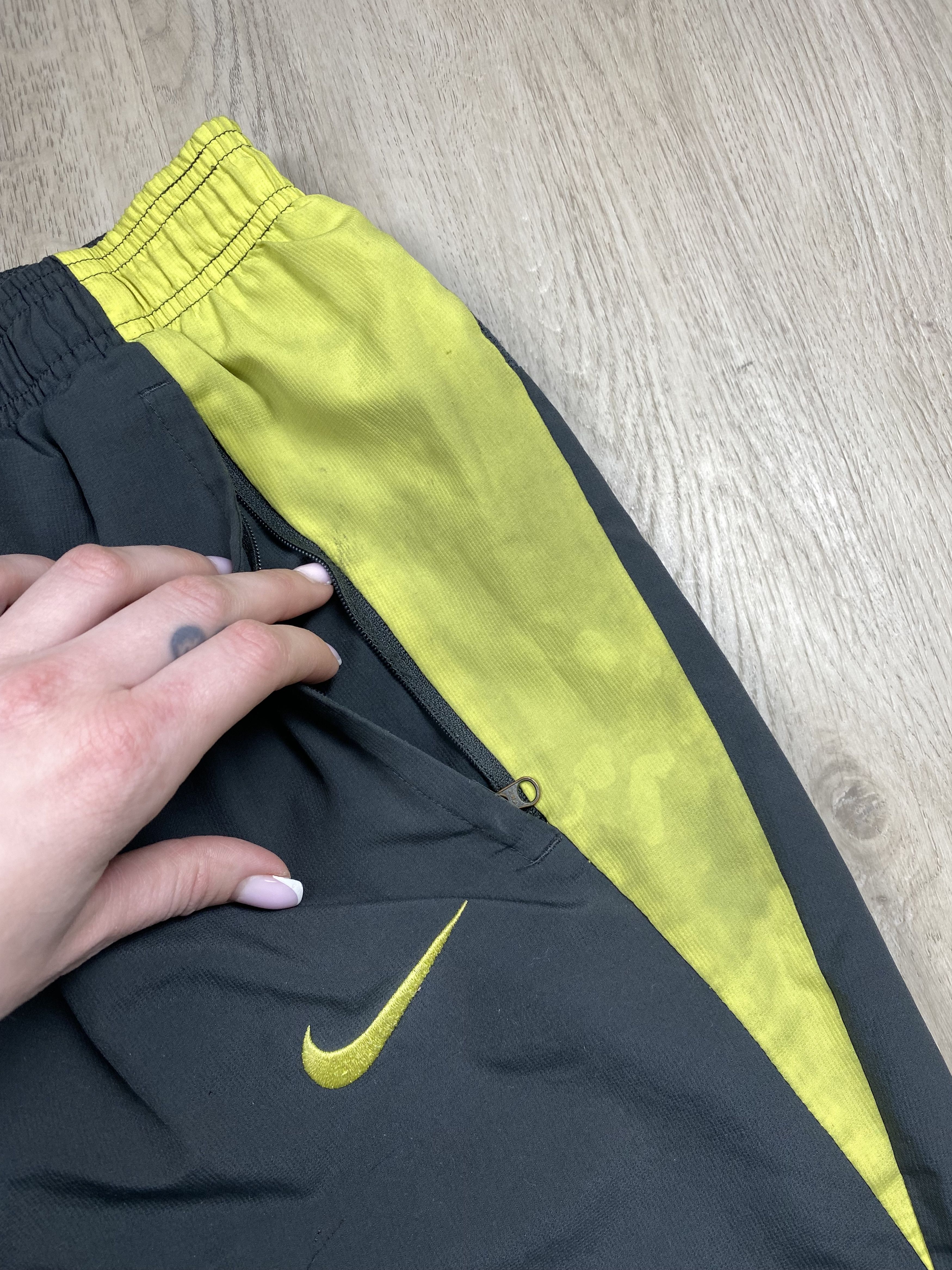 Nike × Vintage Nike Vintage Faded Nylon Pants Y2K Drill Thrashed Size US 32 / EU 48 - 3 Thumbnail