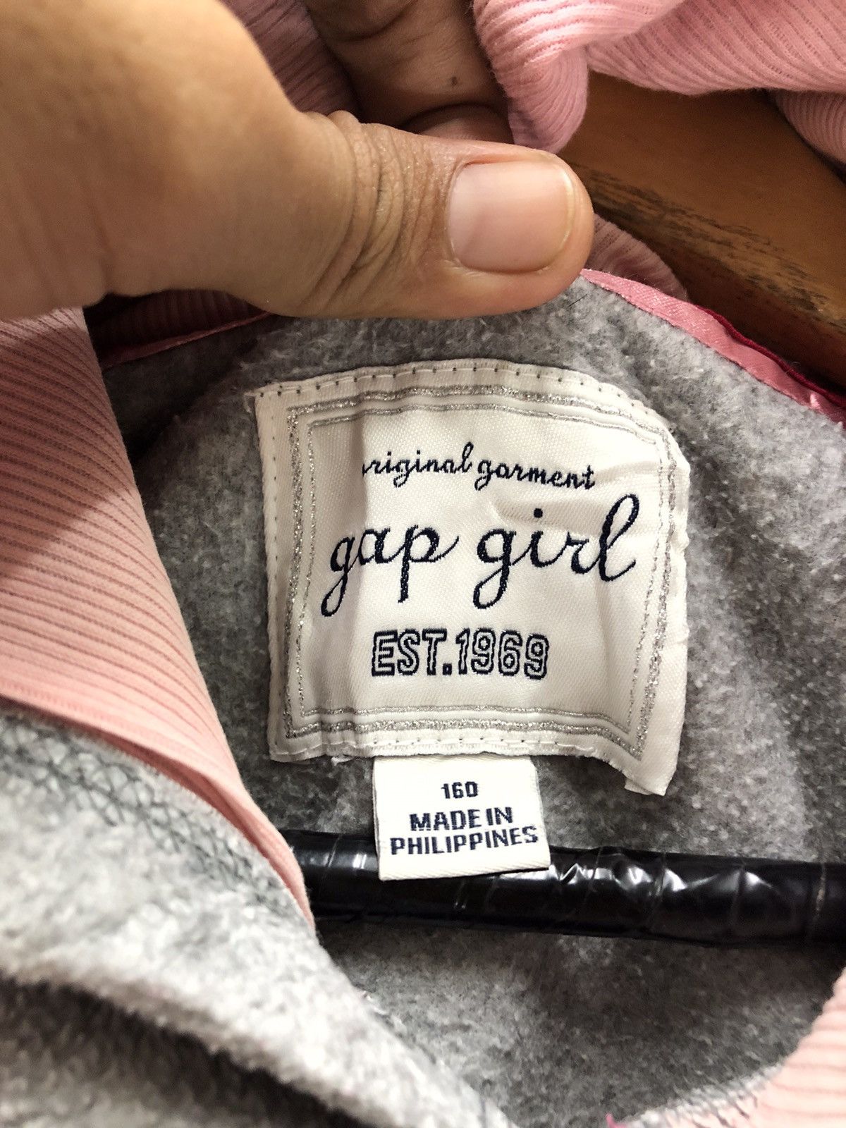 Gap × Japanese Brand × Vintage Vintage Gap Big Logo Spellout Hoodie Size S / US 4 / IT 40 - 8 Thumbnail