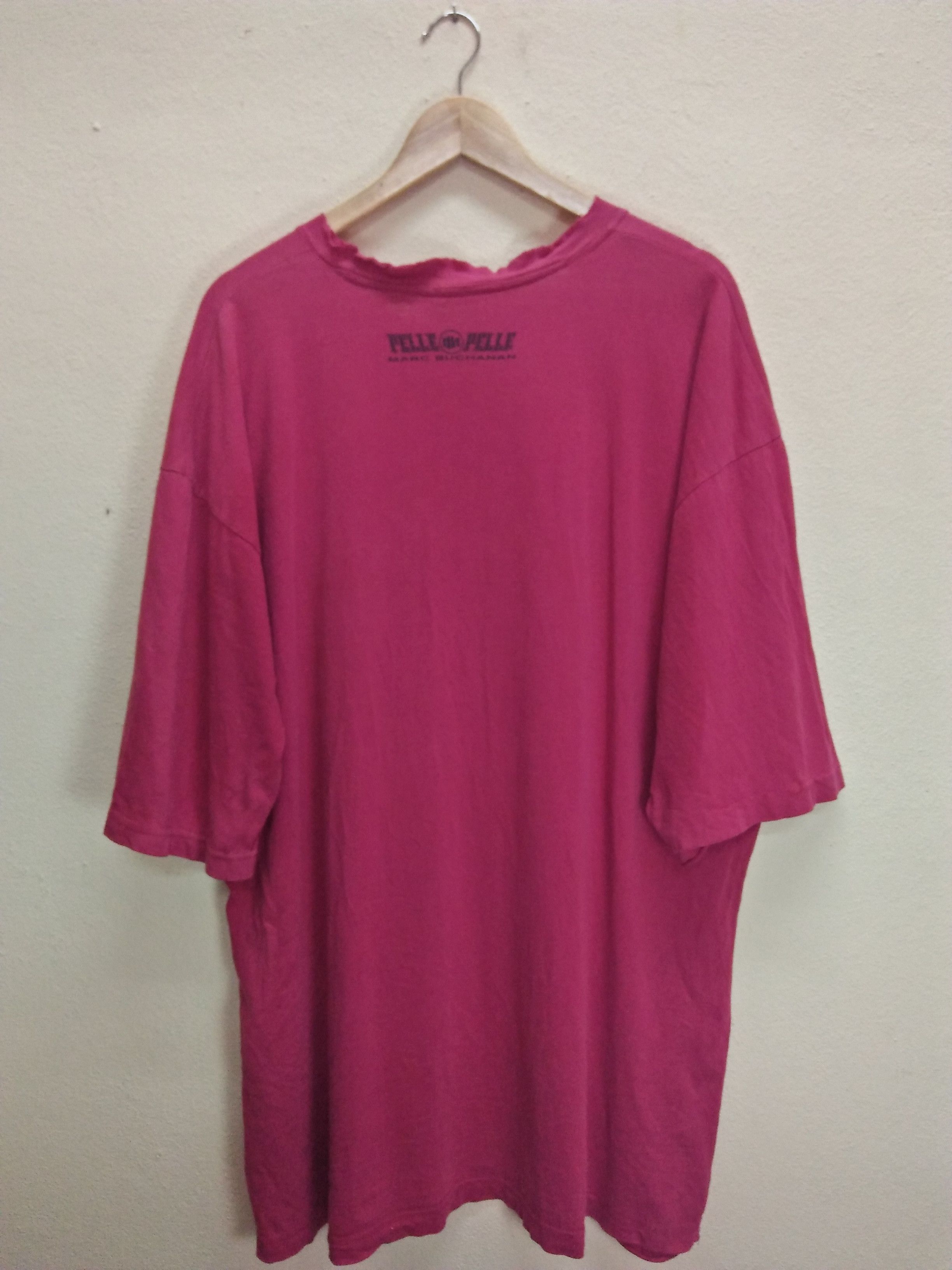 Pelle Pelle × Vintage MARK BUCHANAN Pelle Pelle Vintage Big Graphic Red Tee Size US XXL / EU 58 / 5 - 2 Thumbnail