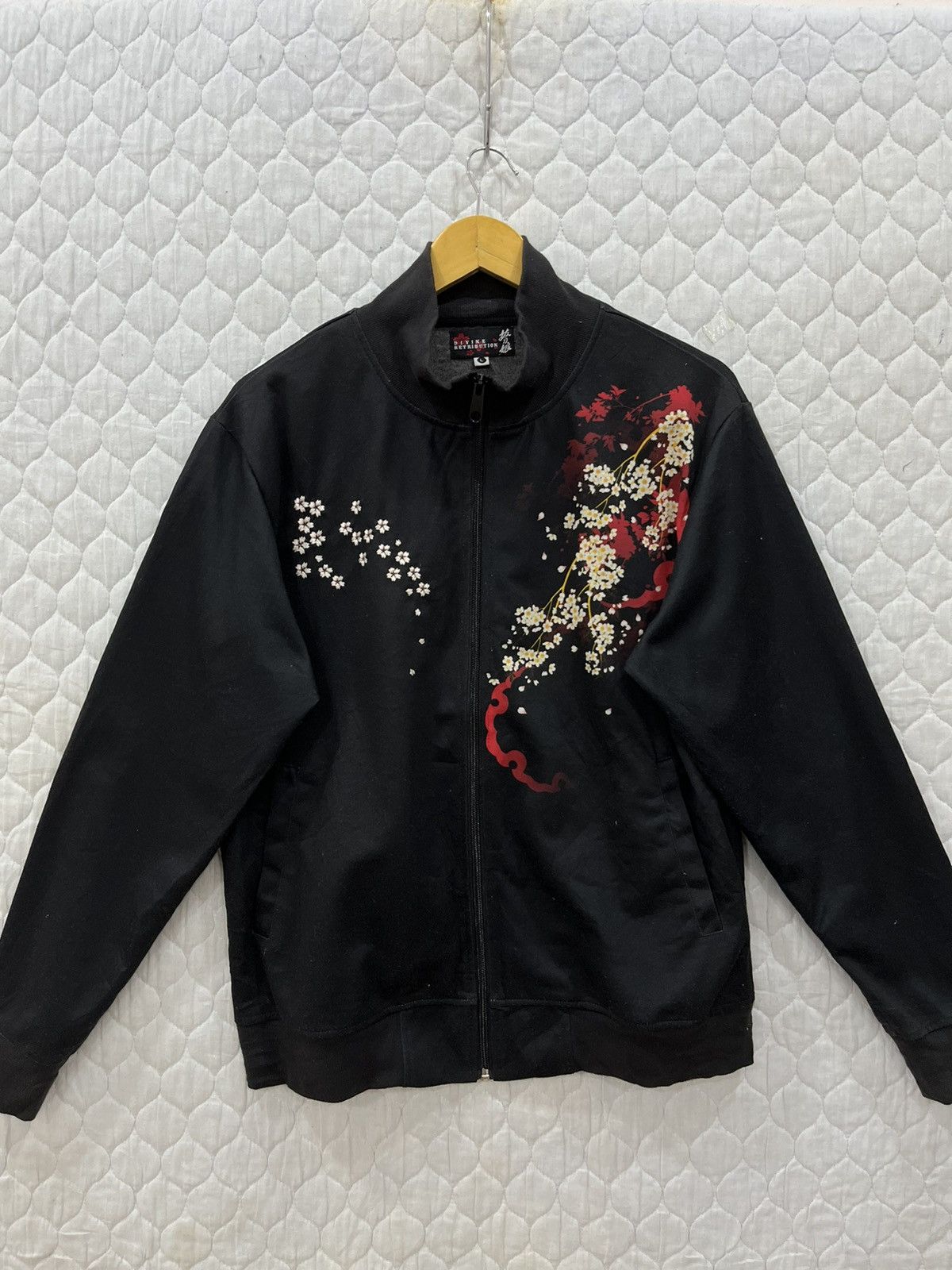 Karakuri Tamashii (ii). DIVINE RETRIBUTION ANIME FULLPRINT JACKET Size US M / EU 48-50 / 2 - 3 Thumbnail