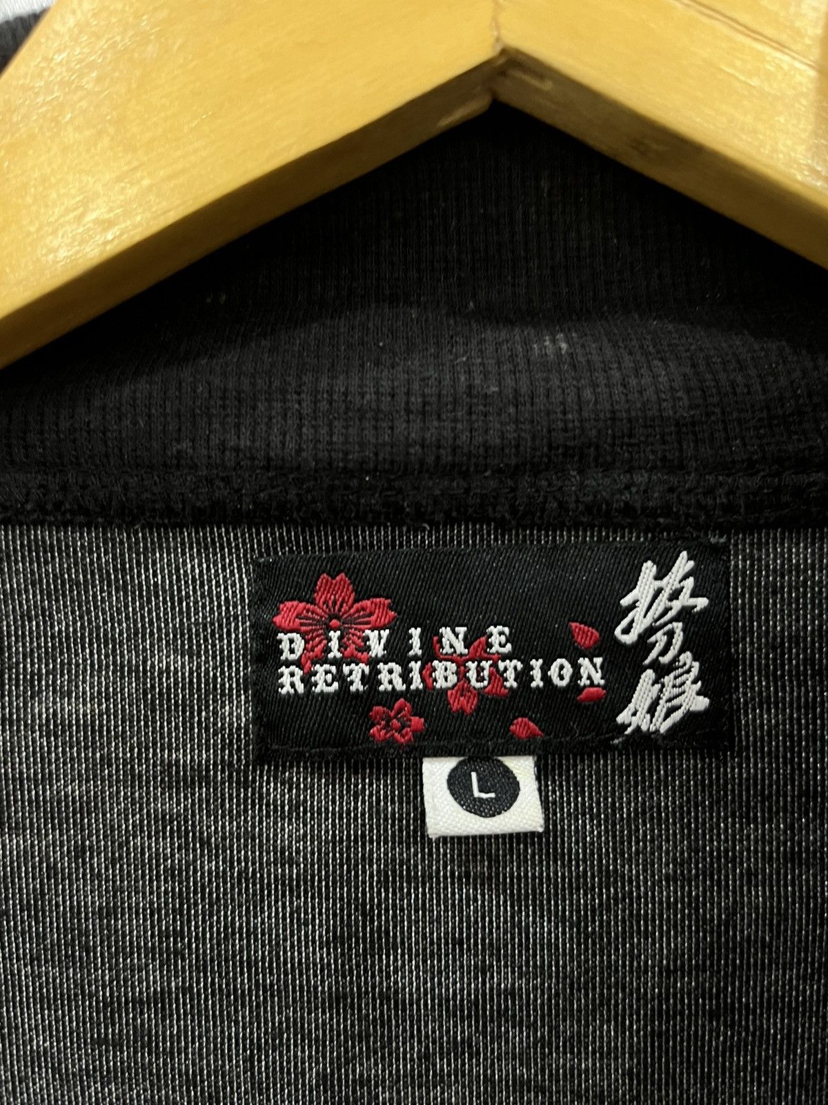 Karakuri Tamashii (ii). DIVINE RETRIBUTION ANIME FULLPRINT JACKET Size US M / EU 48-50 / 2 - 6 Thumbnail