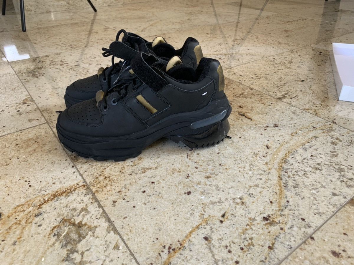 Maison Margiela Low Top Trainer in Black Size US 8 / EU 41 - 2 Thumbnail
