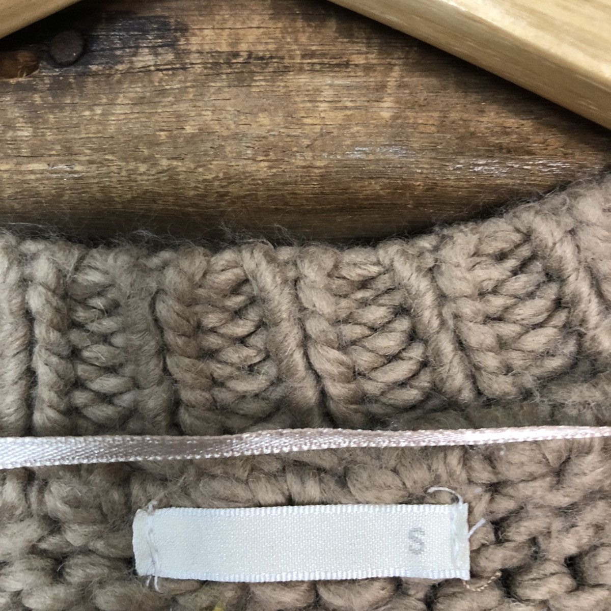 Aran Isles Knitwear D Gu Japan Brown cardigan cable Knitwear #c1180 Size US S / EU 44-46 / 1 - 10 Thumbnail