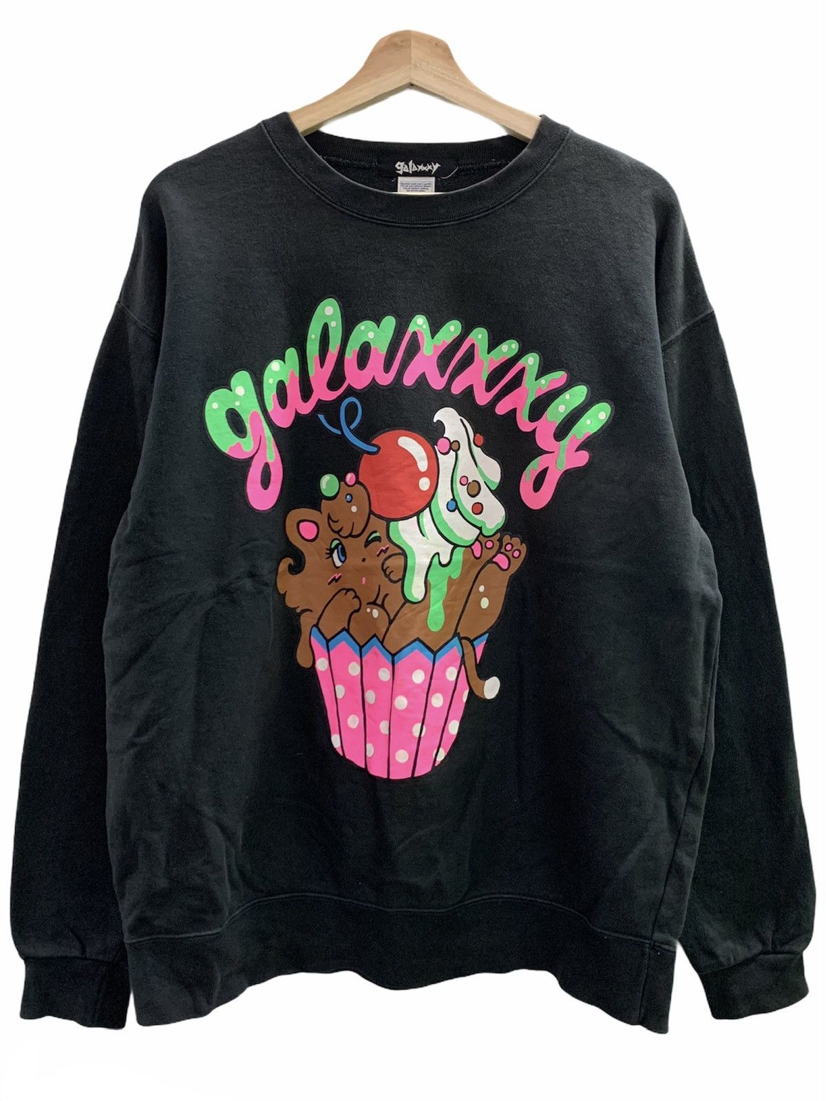 Anime Galaxxxy Cute Cupcakes Crewneck Sweatshirt Size US XL / EU 56 / 4 - 1 Thumbnail