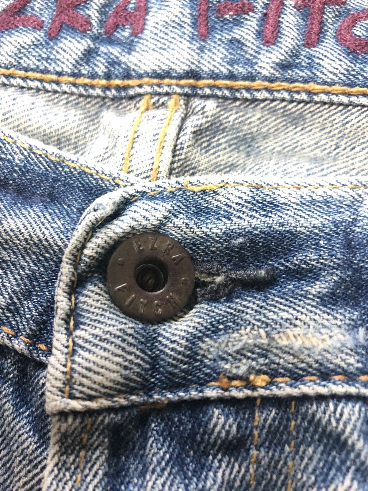 Vintage VINTAGE SELVEDGE EZRA FITCH LIGHT BLUE WASH DISTRESED DENIM Size US 32 / EU 48 - 4 Thumbnail