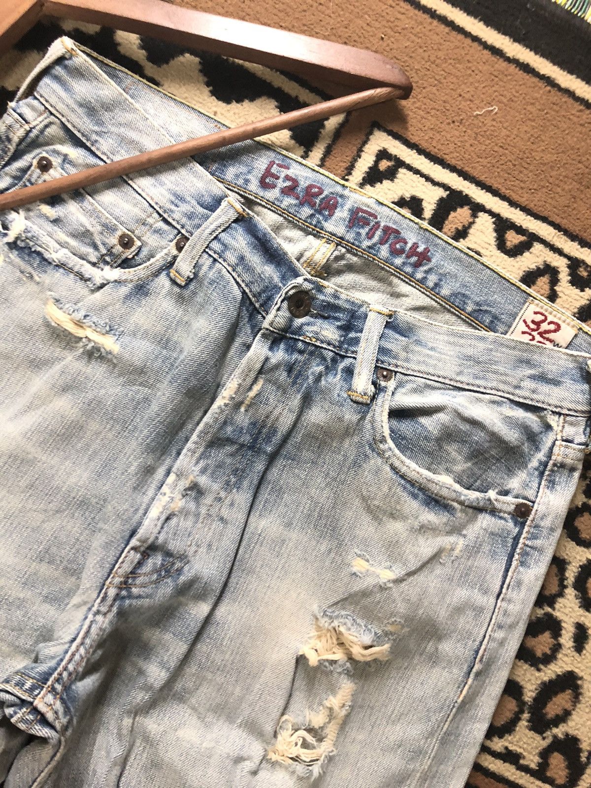 Vintage VINTAGE SELVEDGE EZRA FITCH LIGHT BLUE WASH DISTRESED DENIM Size US 32 / EU 48 - 2 Thumbnail