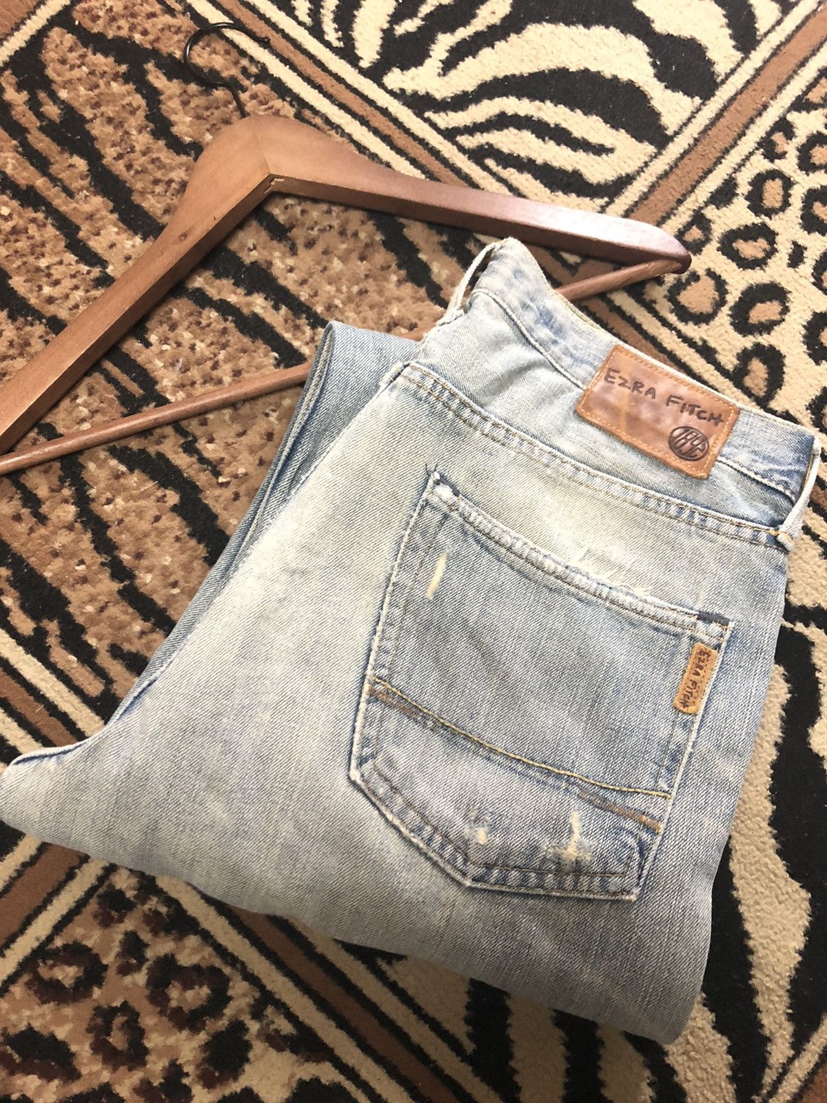 Vintage VINTAGE SELVEDGE EZRA FITCH LIGHT BLUE WASH DISTRESED DENIM Size US 32 / EU 48 - 19 Thumbnail