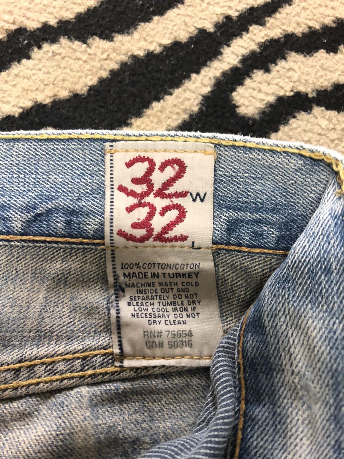 Vintage VINTAGE SELVEDGE EZRA FITCH LIGHT BLUE WASH DISTRESED DENIM Size US 32 / EU 48 - 8 Thumbnail