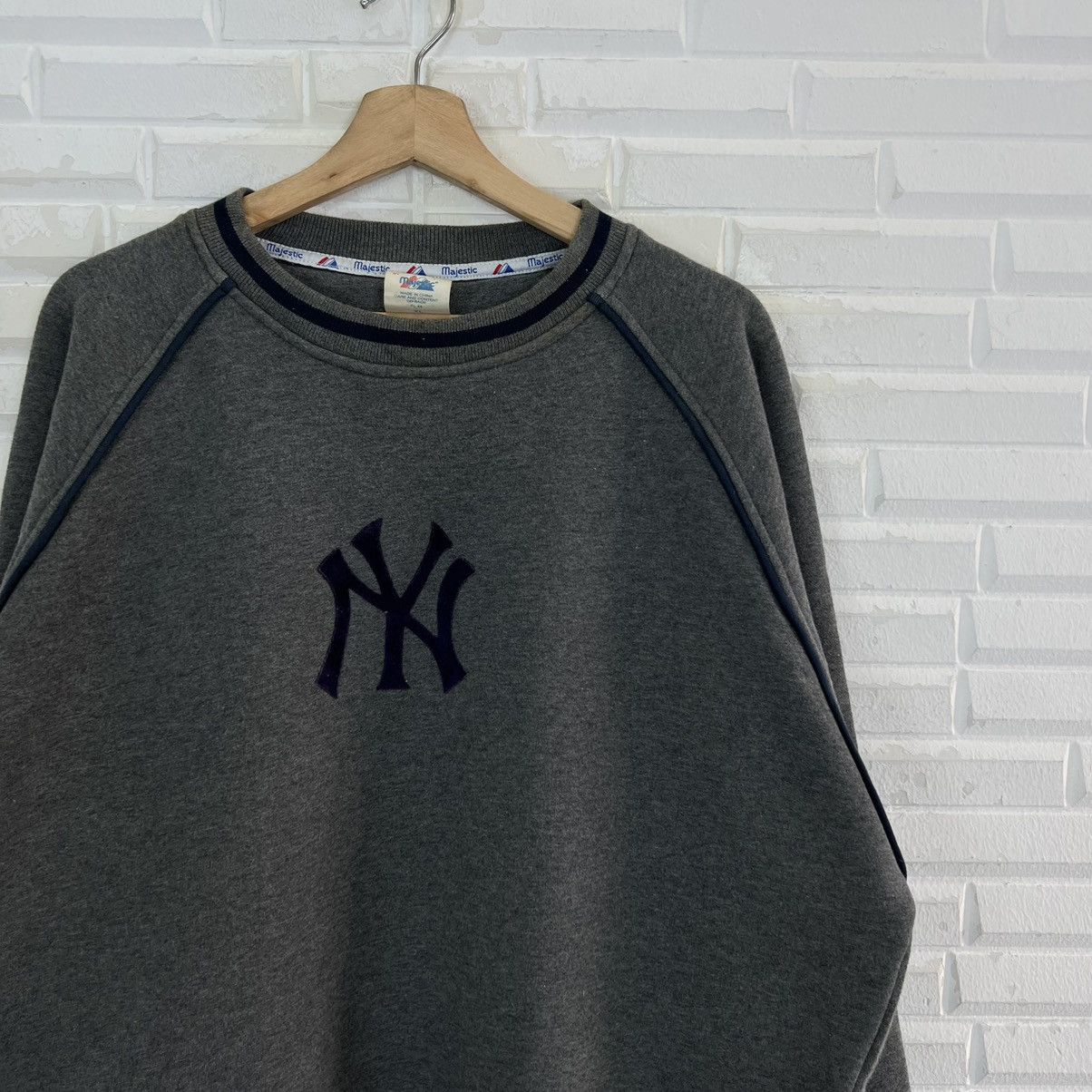 Japanese Brand VINTAGE MAJESTIC MLB NEW YORK BIG LOGO CREWNECK SWEATSHIRT Size US XL / EU 56 / 4 - 5 Thumbnail