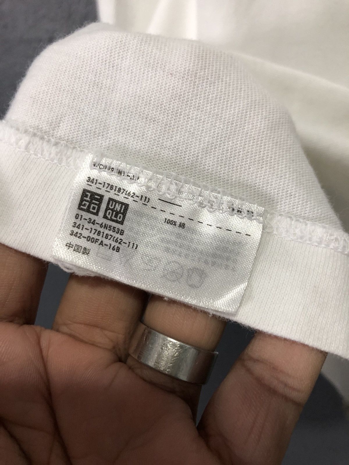 Kaws × Uniqlo VINTAGE KAWS x UNIQLO MINI HEART SINGLE POCKET WHITE SHIRT Size US M / EU 48-50 / 2 - 5 Thumbnail