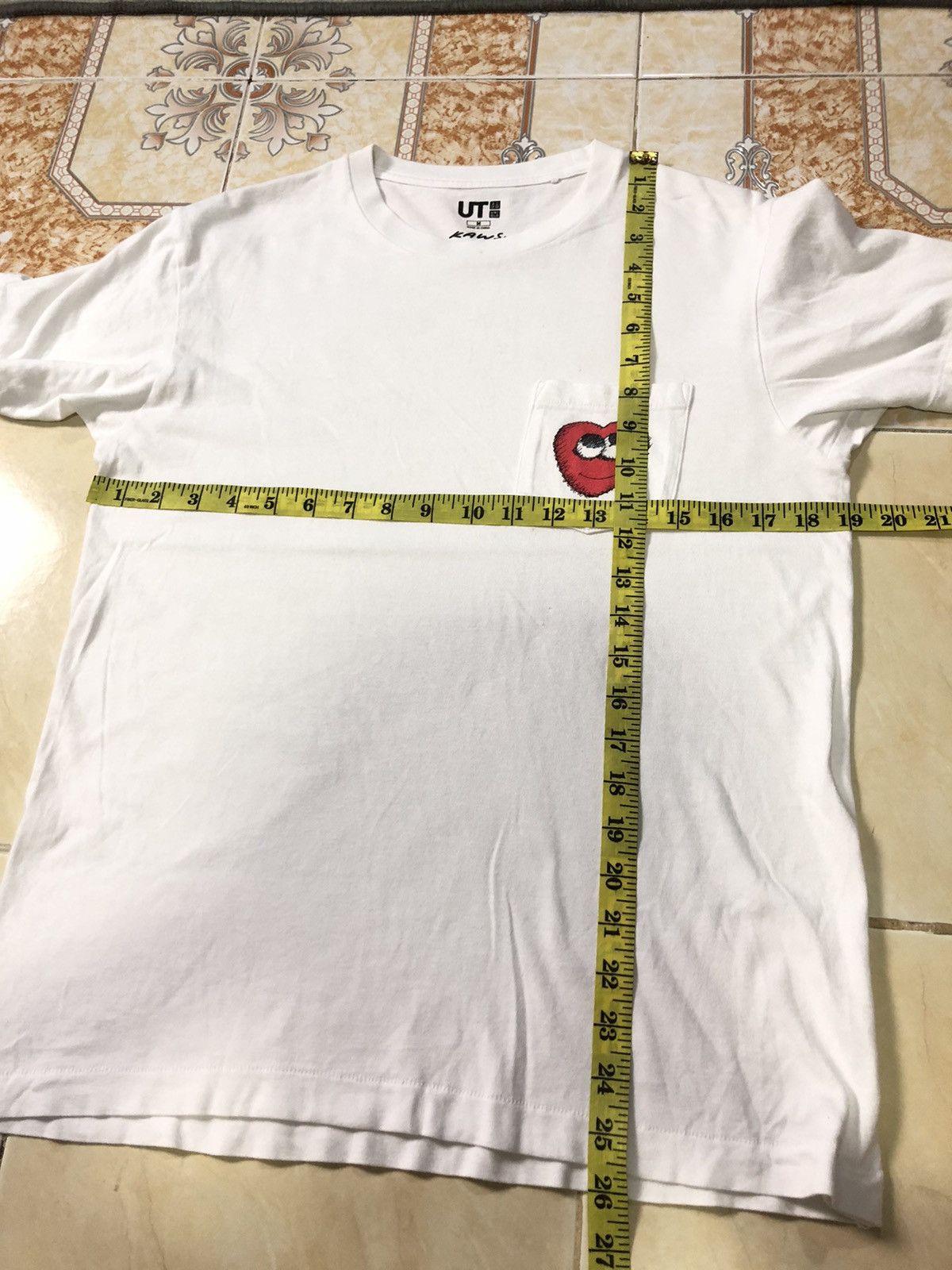 Kaws × Uniqlo VINTAGE KAWS x UNIQLO MINI HEART SINGLE POCKET WHITE SHIRT Size US M / EU 48-50 / 2 - 7 Thumbnail