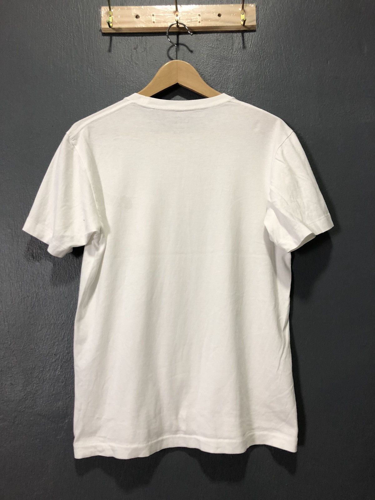 Kaws × Uniqlo VINTAGE KAWS x UNIQLO MINI HEART SINGLE POCKET WHITE SHIRT Size US M / EU 48-50 / 2 - 4 Thumbnail
