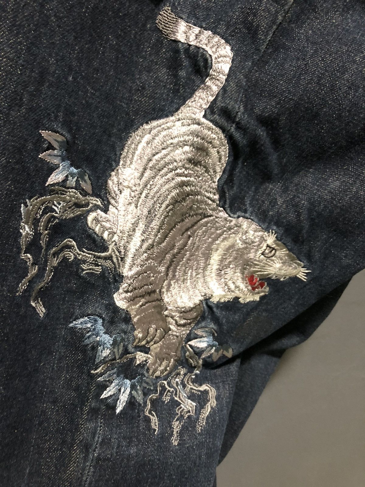 Japanese Brand VINTAGE ICONIC SUKAJAN MOTIF TIGER EMBROIDERY FLARE DENIM Size US 34 / EU 50 - 12 Thumbnail