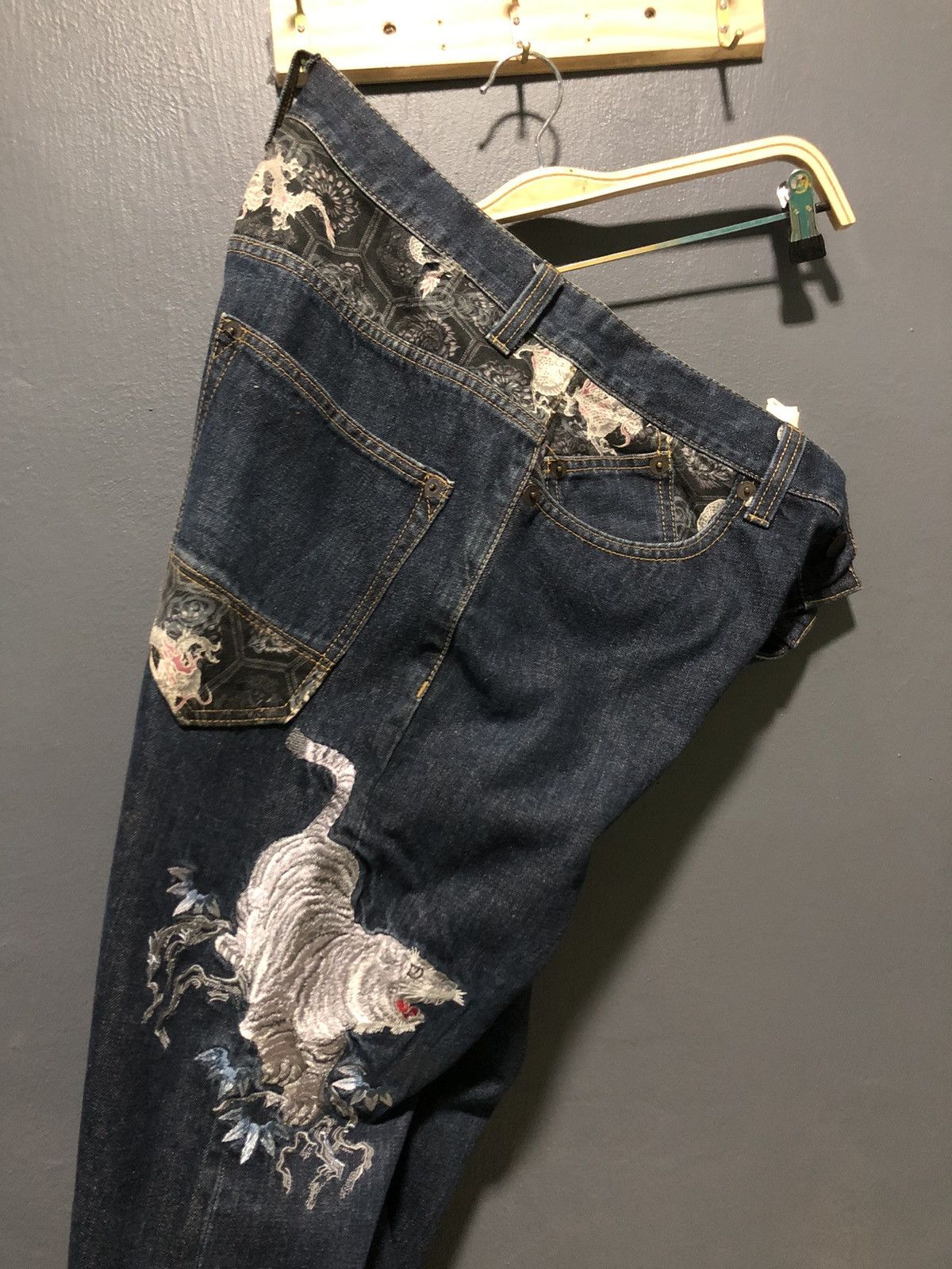 Japanese Brand VINTAGE ICONIC SUKAJAN MOTIF TIGER EMBROIDERY FLARE DENIM Size US 34 / EU 50 - 11 Thumbnail
