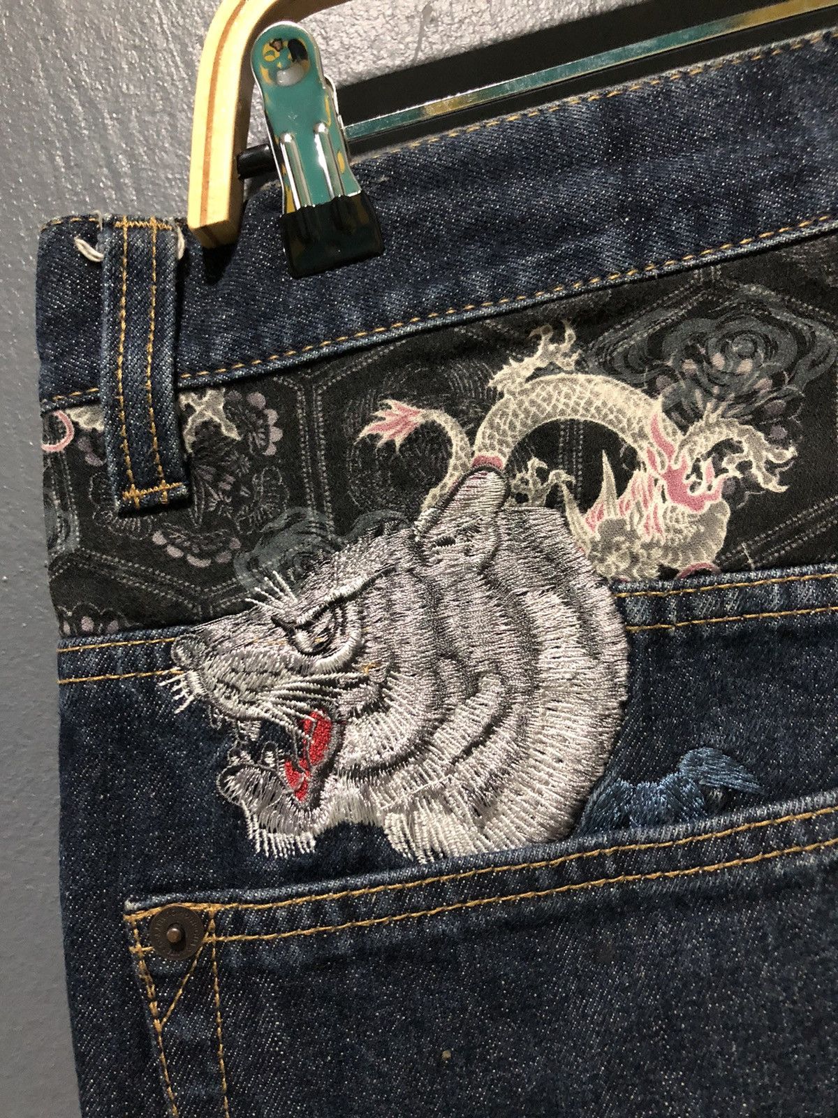 Japanese Brand VINTAGE ICONIC SUKAJAN MOTIF TIGER EMBROIDERY FLARE DENIM Size US 34 / EU 50 - 7 Thumbnail