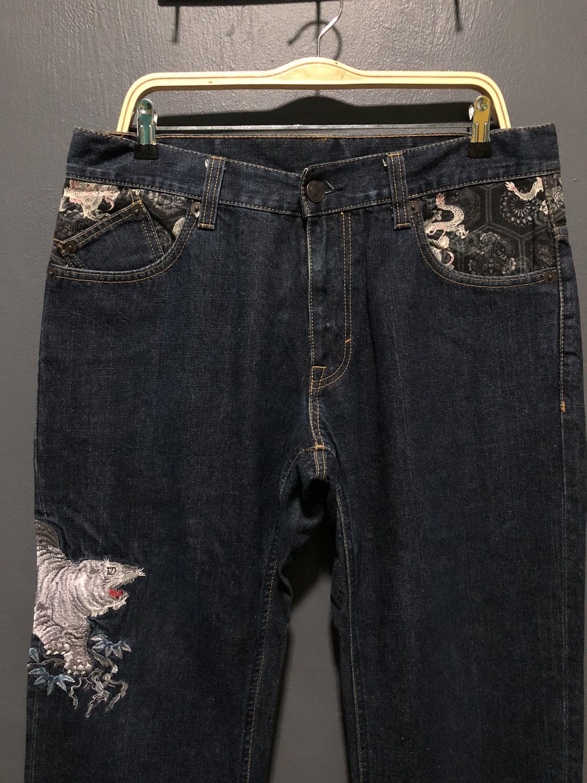 Japanese Brand VINTAGE ICONIC SUKAJAN MOTIF TIGER EMBROIDERY FLARE DENIM Size US 34 / EU 50 - 2 Thumbnail