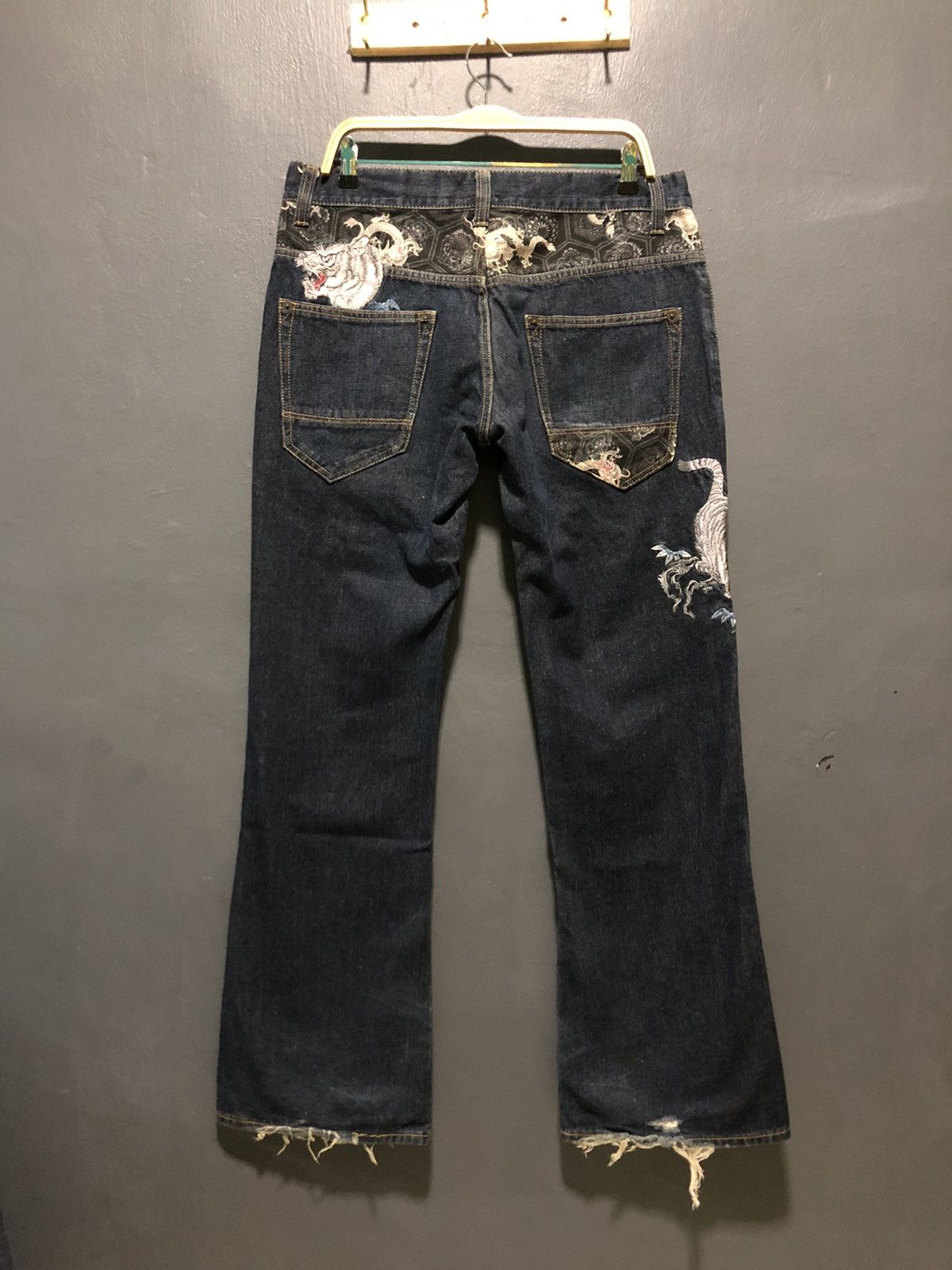 Japanese Brand VINTAGE ICONIC SUKAJAN MOTIF TIGER EMBROIDERY FLARE DENIM Size US 34 / EU 50 - 5 Thumbnail