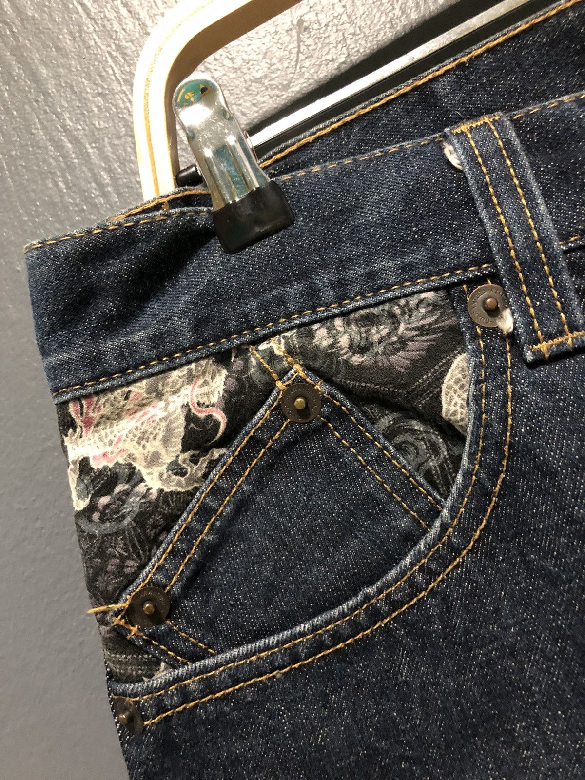 Japanese Brand VINTAGE ICONIC SUKAJAN MOTIF TIGER EMBROIDERY FLARE DENIM Size US 34 / EU 50 - 4 Thumbnail