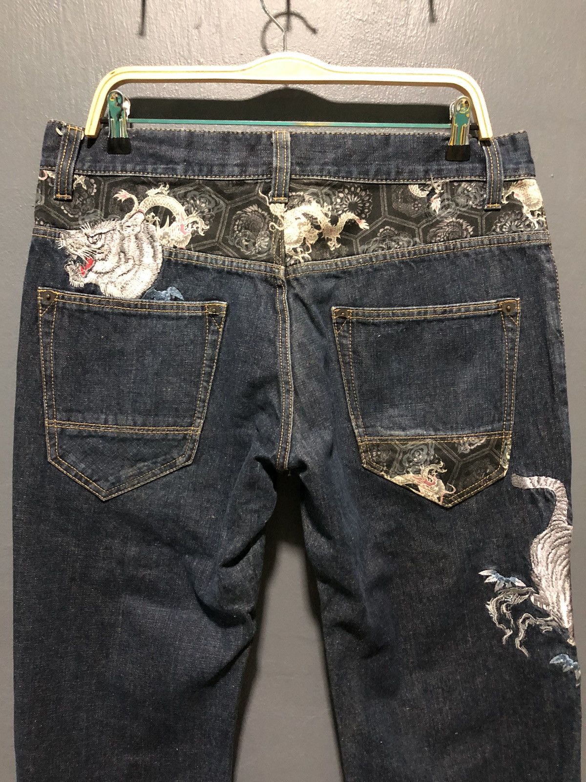 Japanese Brand VINTAGE ICONIC SUKAJAN MOTIF TIGER EMBROIDERY FLARE DENIM Size US 34 / EU 50 - 6 Thumbnail