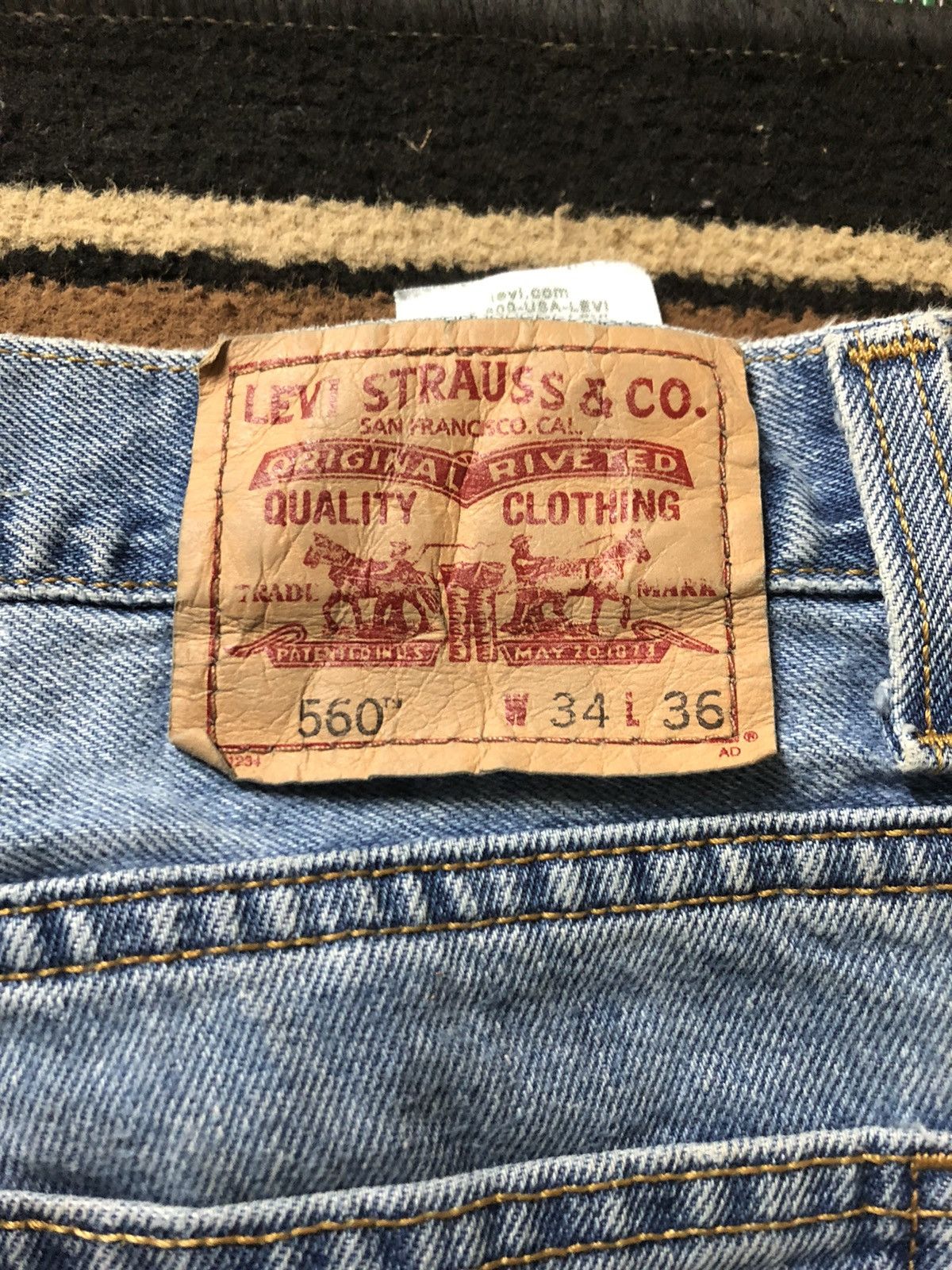 Levi's × Vintage VINTAGE LEVIS 560 COMFORT FIT LIGHT BLUE WASH DISTRESED Size US 32 / EU 48 - 13 Thumbnail