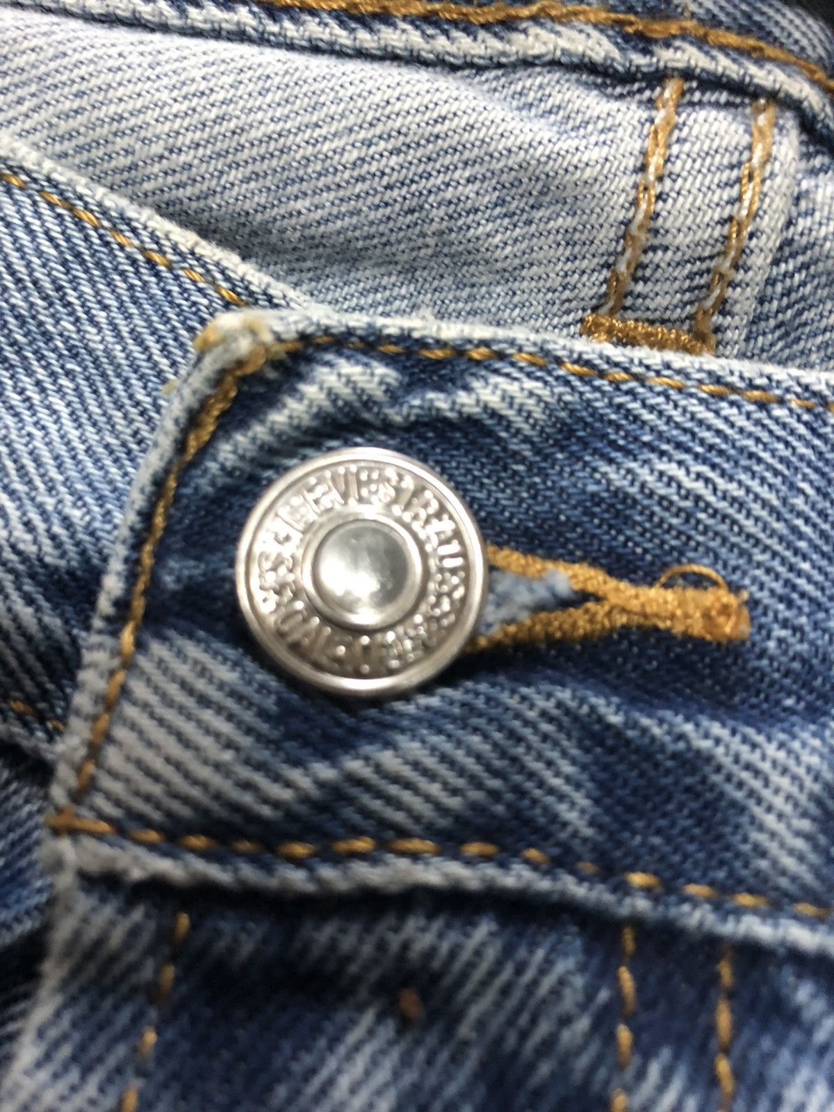 Levi's × Vintage VINTAGE LEVIS 560 COMFORT FIT LIGHT BLUE WASH DISTRESED Size US 32 / EU 48 - 4 Thumbnail