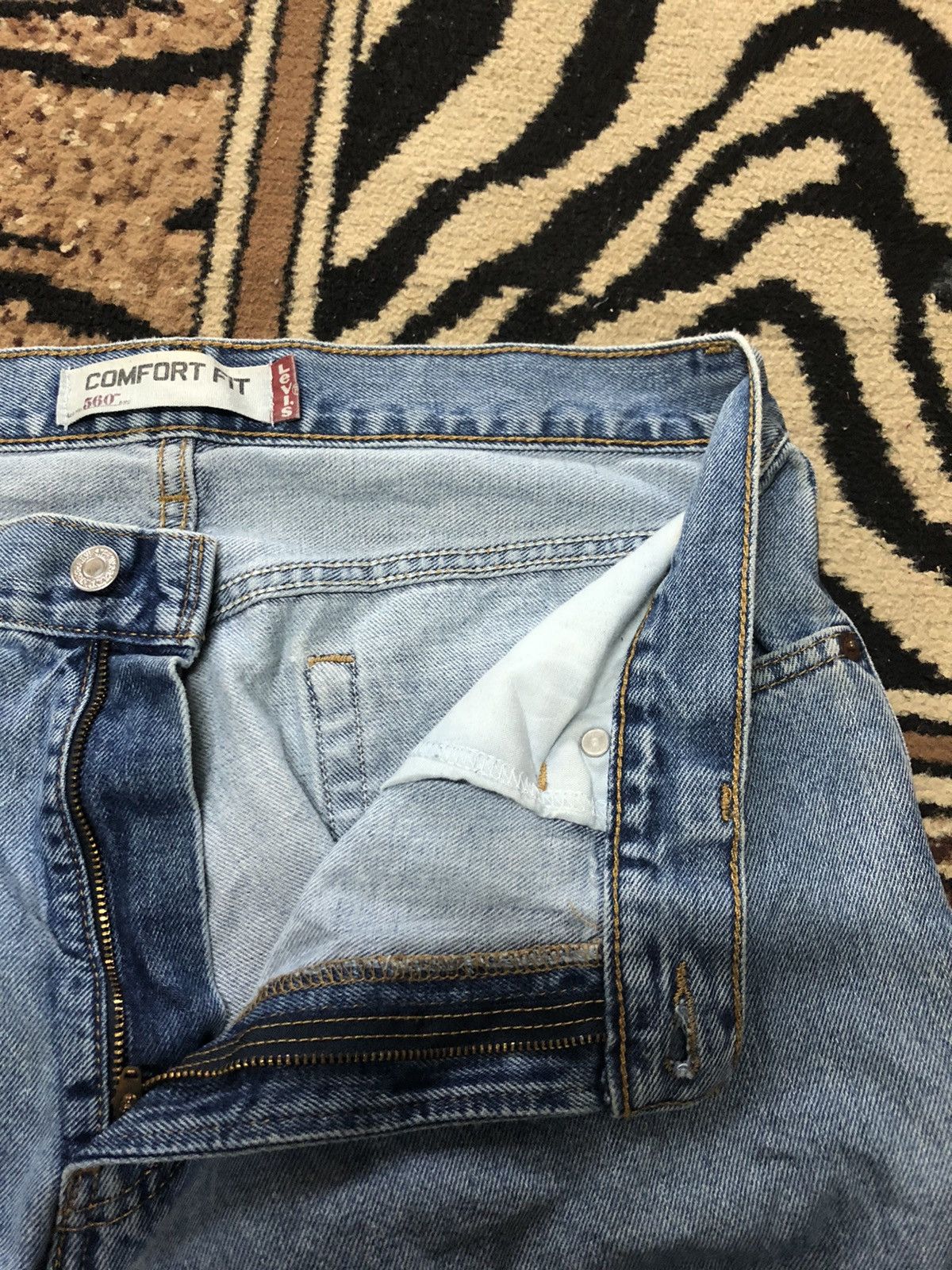 Levi's × Vintage VINTAGE LEVIS 560 COMFORT FIT LIGHT BLUE WASH DISTRESED Size US 32 / EU 48 - 5 Thumbnail