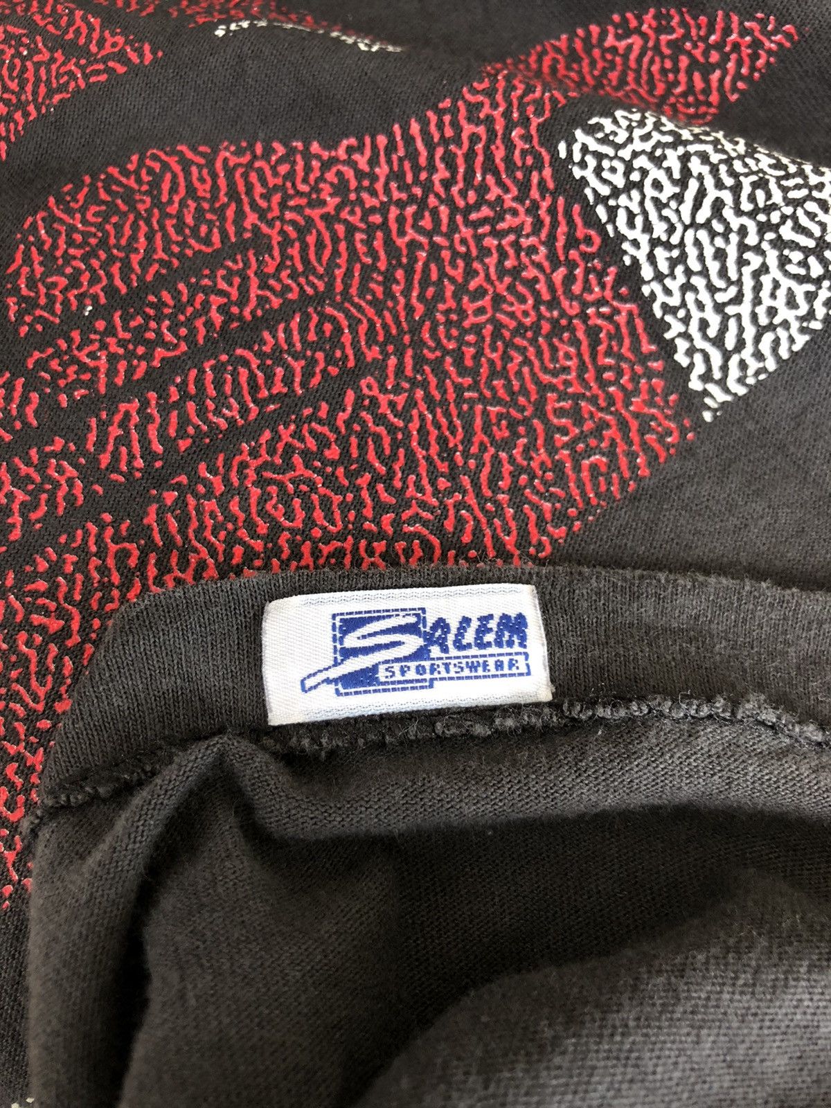 NBA SUPER RARE🔥90s Bulls NBA Exotic Error Print Salem Shirt Size US L / EU 52-54 / 3 - 9 Thumbnail