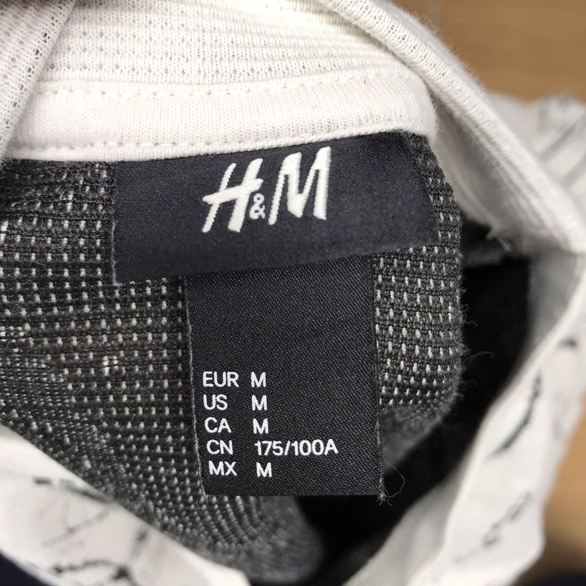 H&M H&M Art Design Sweatshirt Size US M / EU 48-50 / 2 - 5 Thumbnail