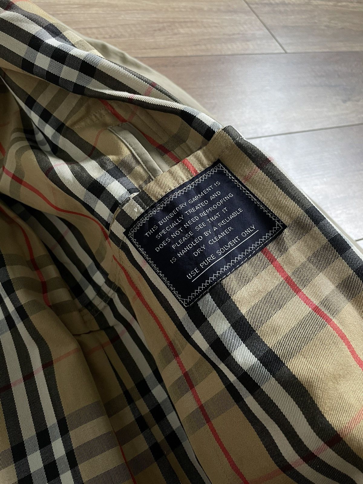 Burberry Vintage Burberry Beige Long Nova Check Trench Coat Jacket Size US L / EU 52-54 / 3 - 13 Thumbnail