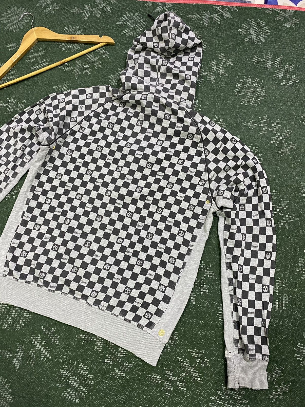 Element × Hypebeast 🔥 Rare 🔥 Distressed Element Checkerboard Hoodie Size US L / EU 52-54 / 3 - 9 Thumbnail