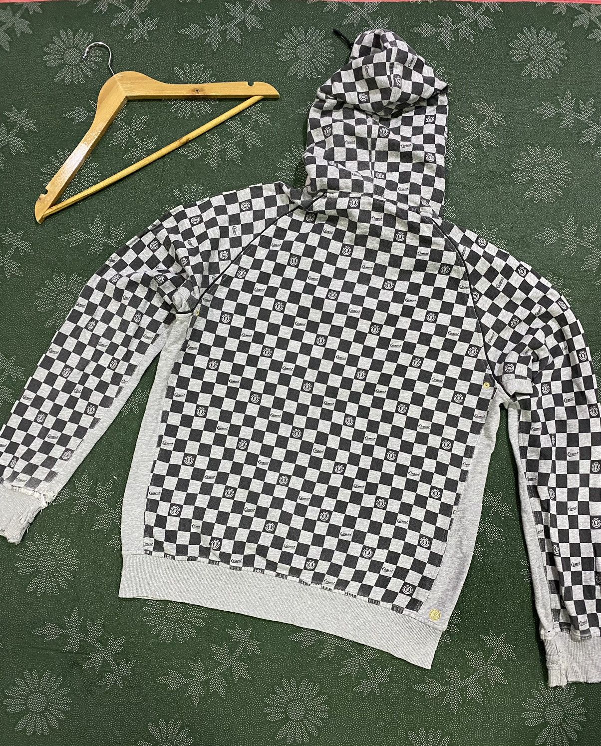 Element × Hypebeast 🔥 Rare 🔥 Distressed Element Checkerboard Hoodie Size US L / EU 52-54 / 3 - 10 Thumbnail