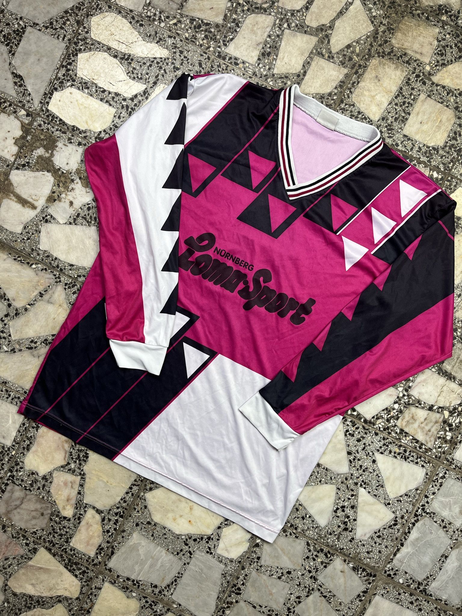 Vintage VINTAGE LOMASPORT NURNBERG PINK LONGSLEEVE SOCCER JERSEY TEE Size US XL / EU 56 / 4 - 1 Thumbnail