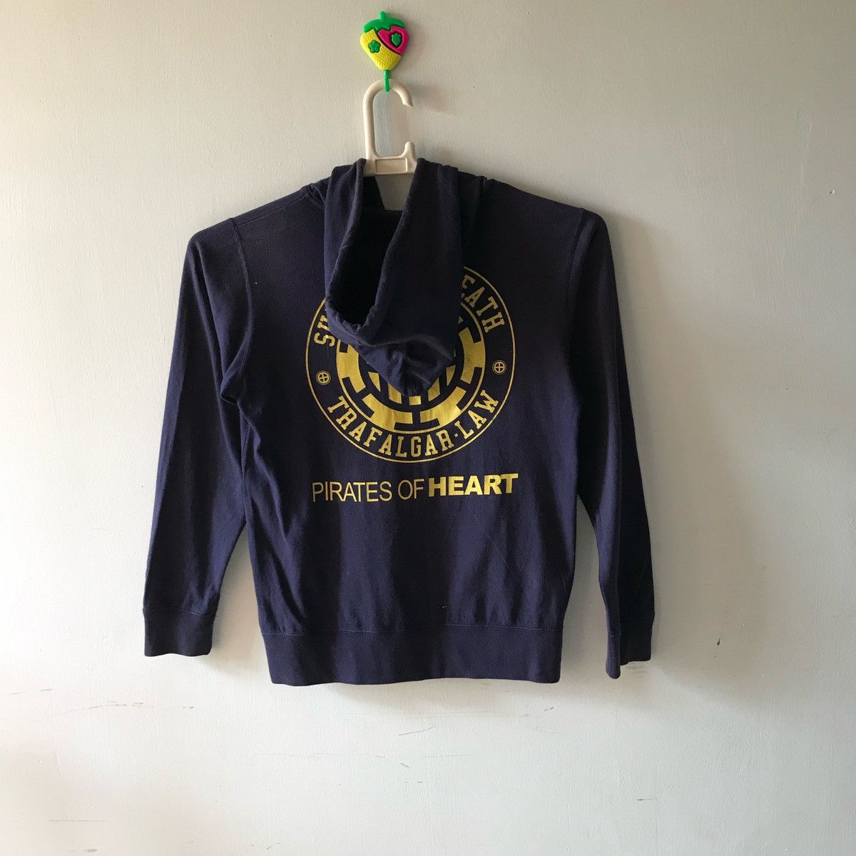 Japanese Brand × One Piece × Vintage ONE PIECE Hoodie Big Logo and Spellout PIRATES OF HEART Size US S / EU 44-46 / 1 - 1 Thumbnail