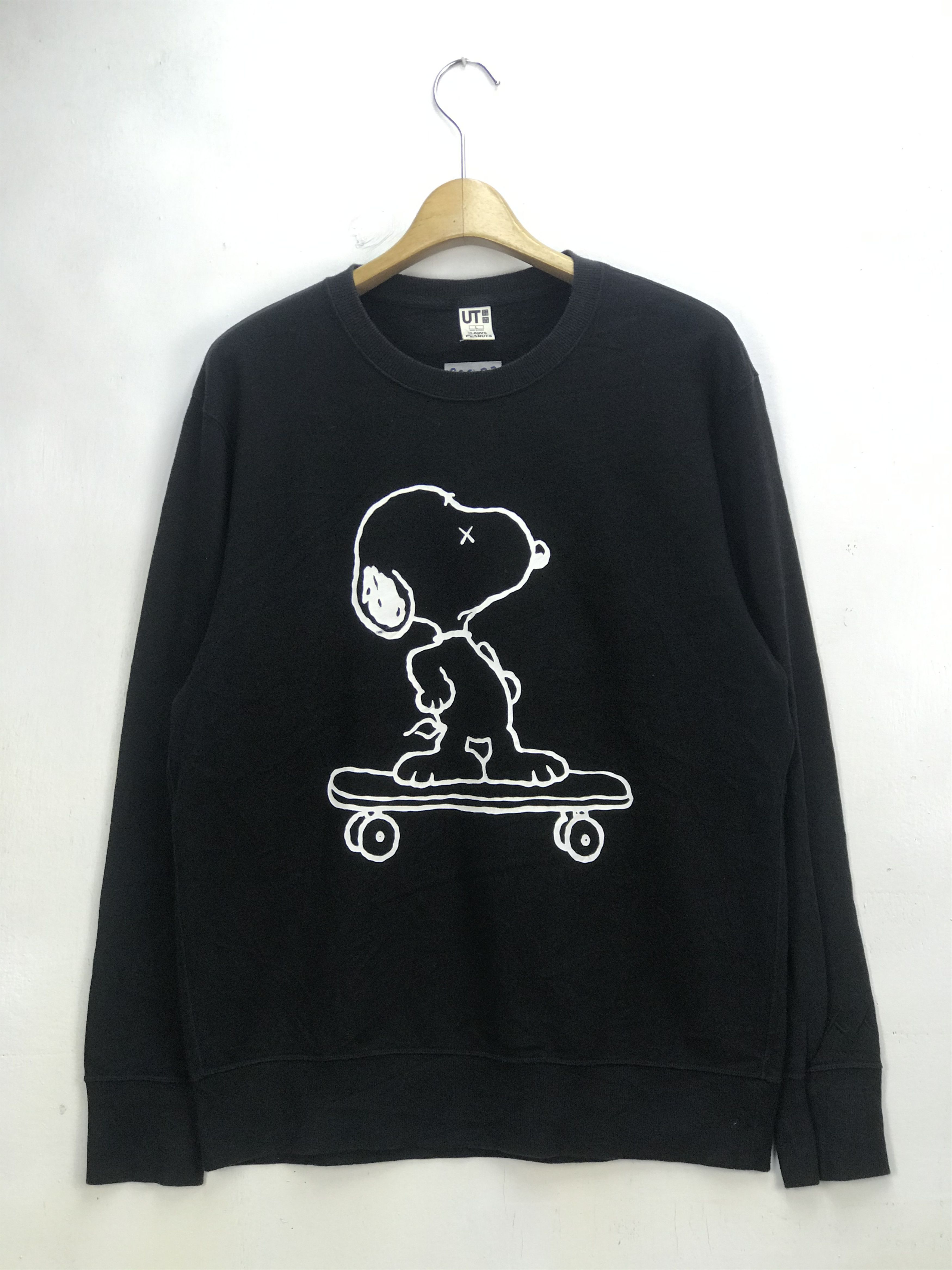 Kaws × Uniqlo KAWS X UNIQLO X PEANUTS SNOOPY BIG LOGO SWEATSHIRT Size US M / EU 48-50 / 2 - 1 Thumbnail