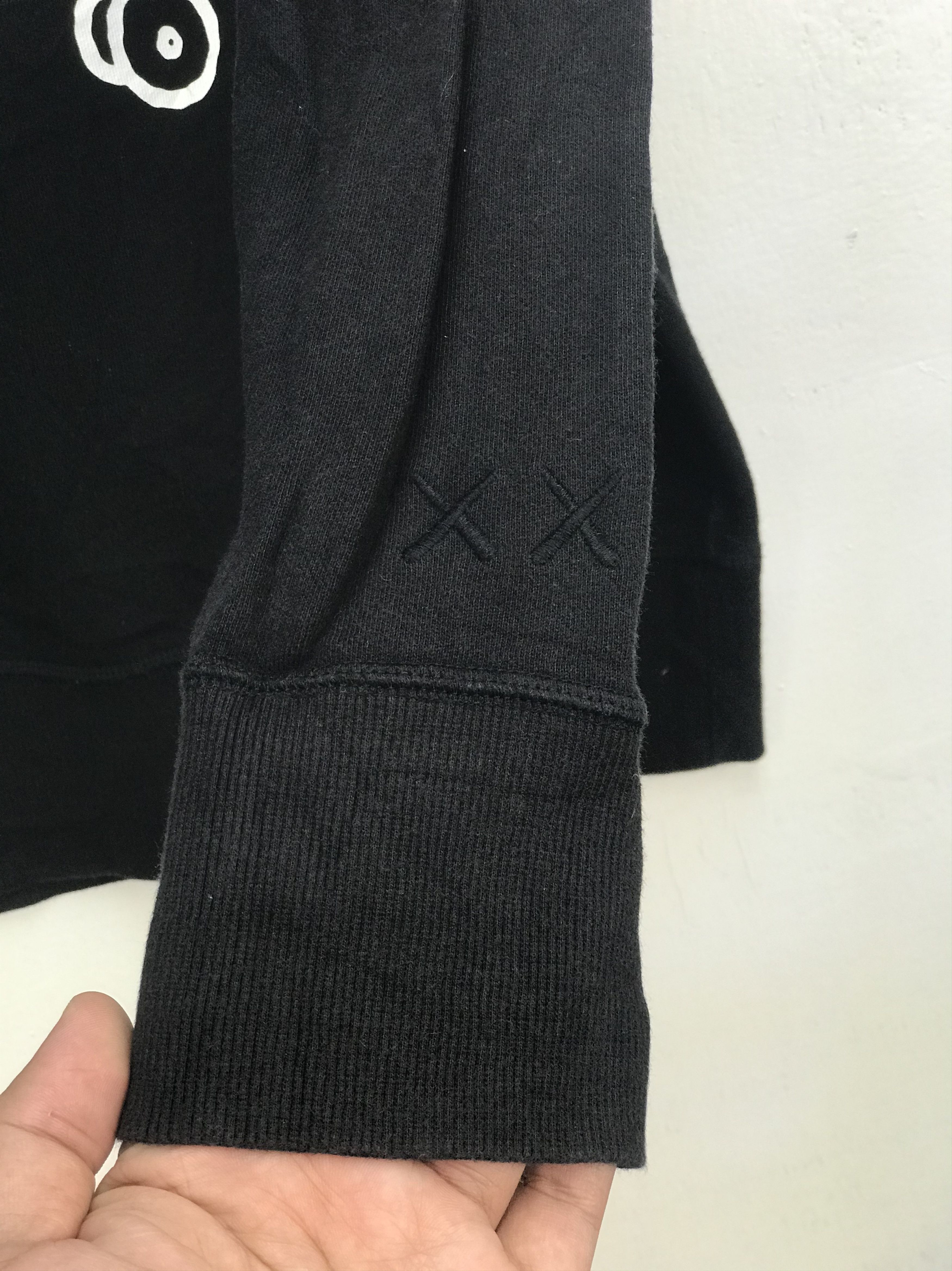 Kaws × Uniqlo KAWS X UNIQLO X PEANUTS SNOOPY BIG LOGO SWEATSHIRT Size US M / EU 48-50 / 2 - 5 Thumbnail