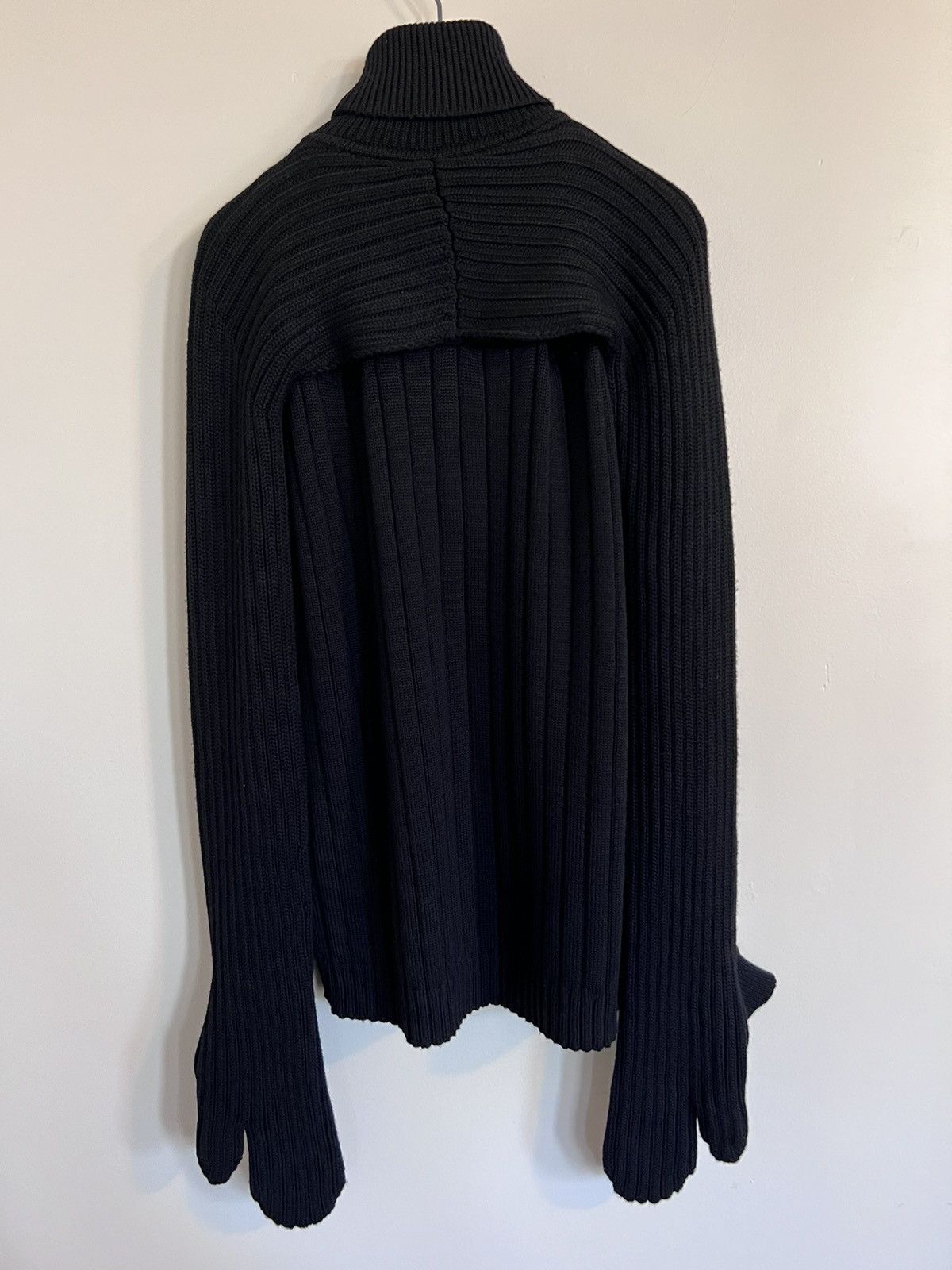 $1K+ runway FW21 turtleneck w/ mittens, IT50, Italy