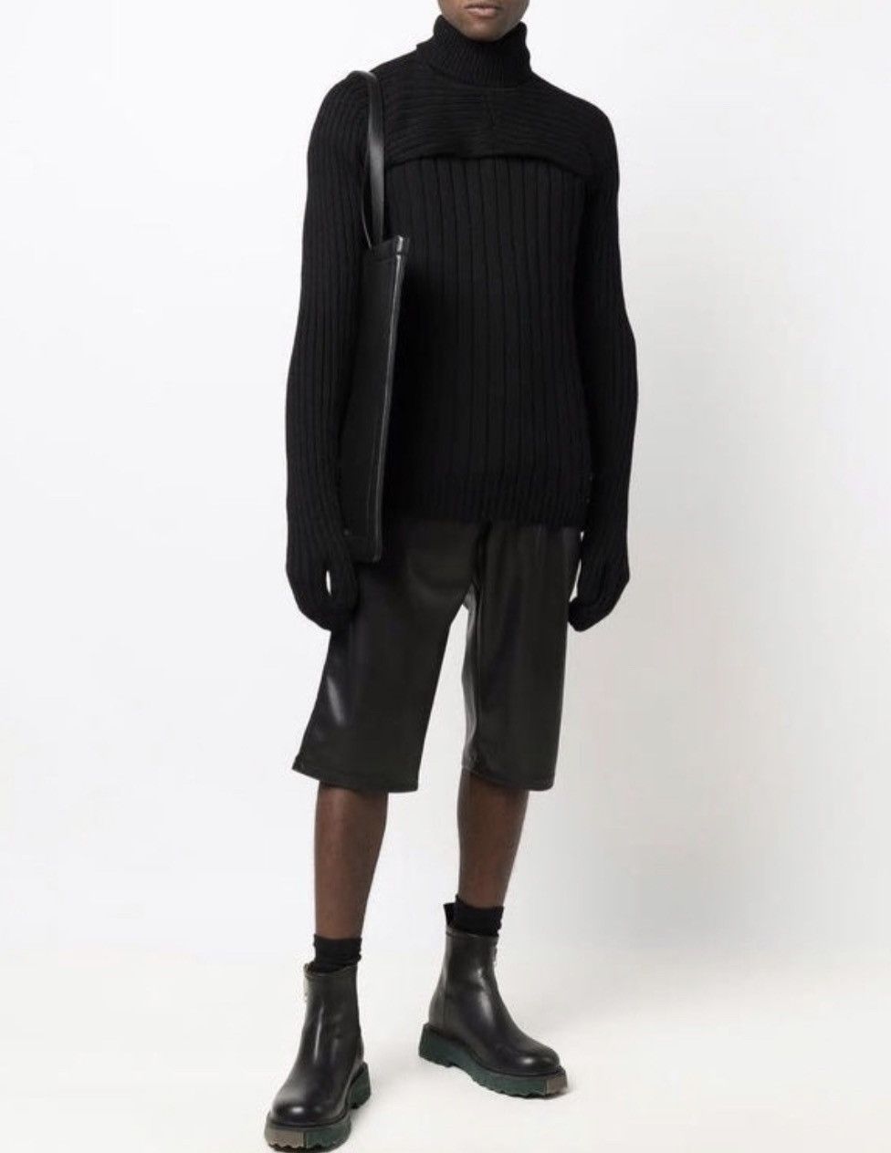 $1K+ runway FW21 turtleneck w/ mittens, IT50, Italy