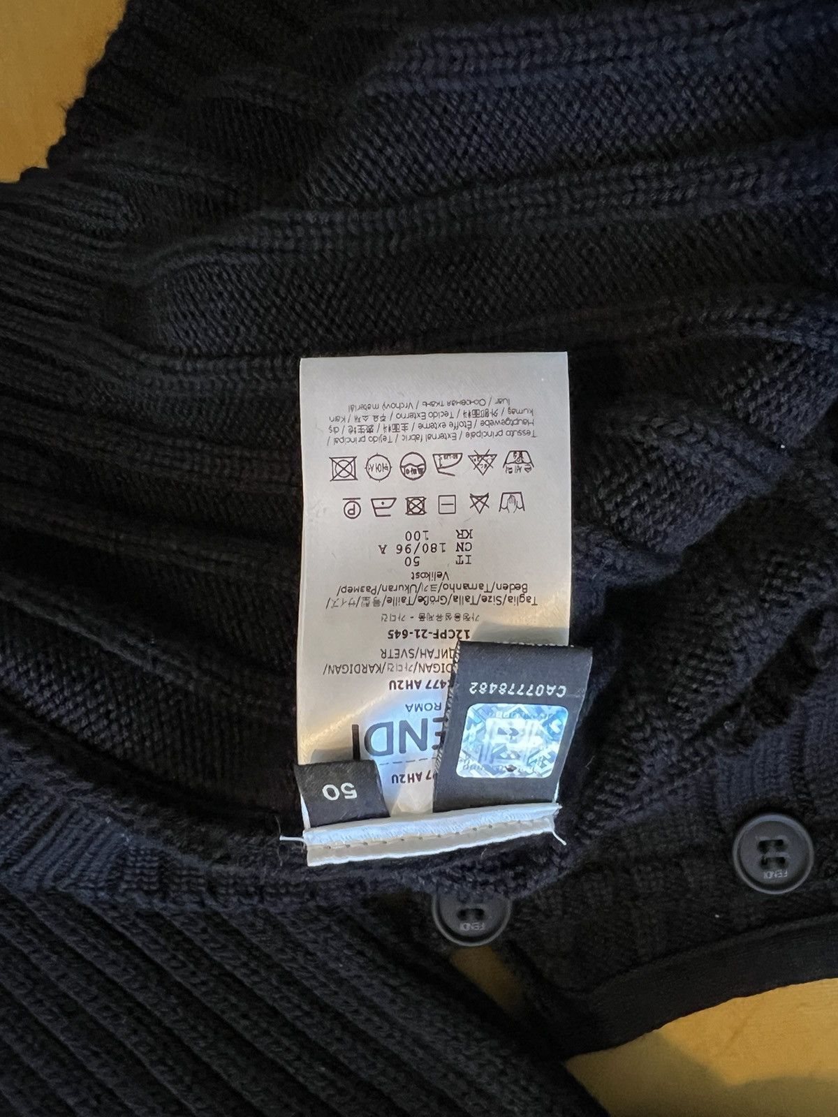 $1K+ runway FW21 turtleneck w/ mittens, IT50, Italy