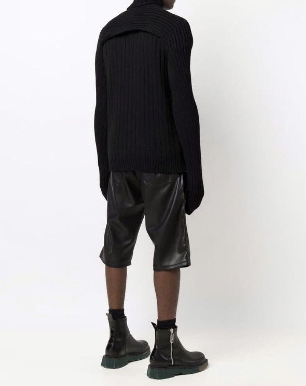 $1K+ runway FW21 turtleneck w/ mittens, IT50, Italy