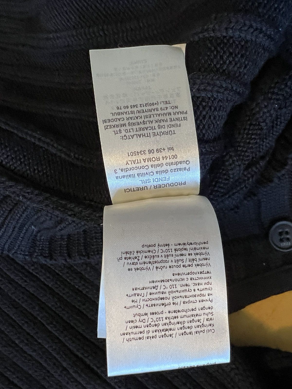 $1K+ runway FW21 turtleneck w/ mittens, IT50, Italy