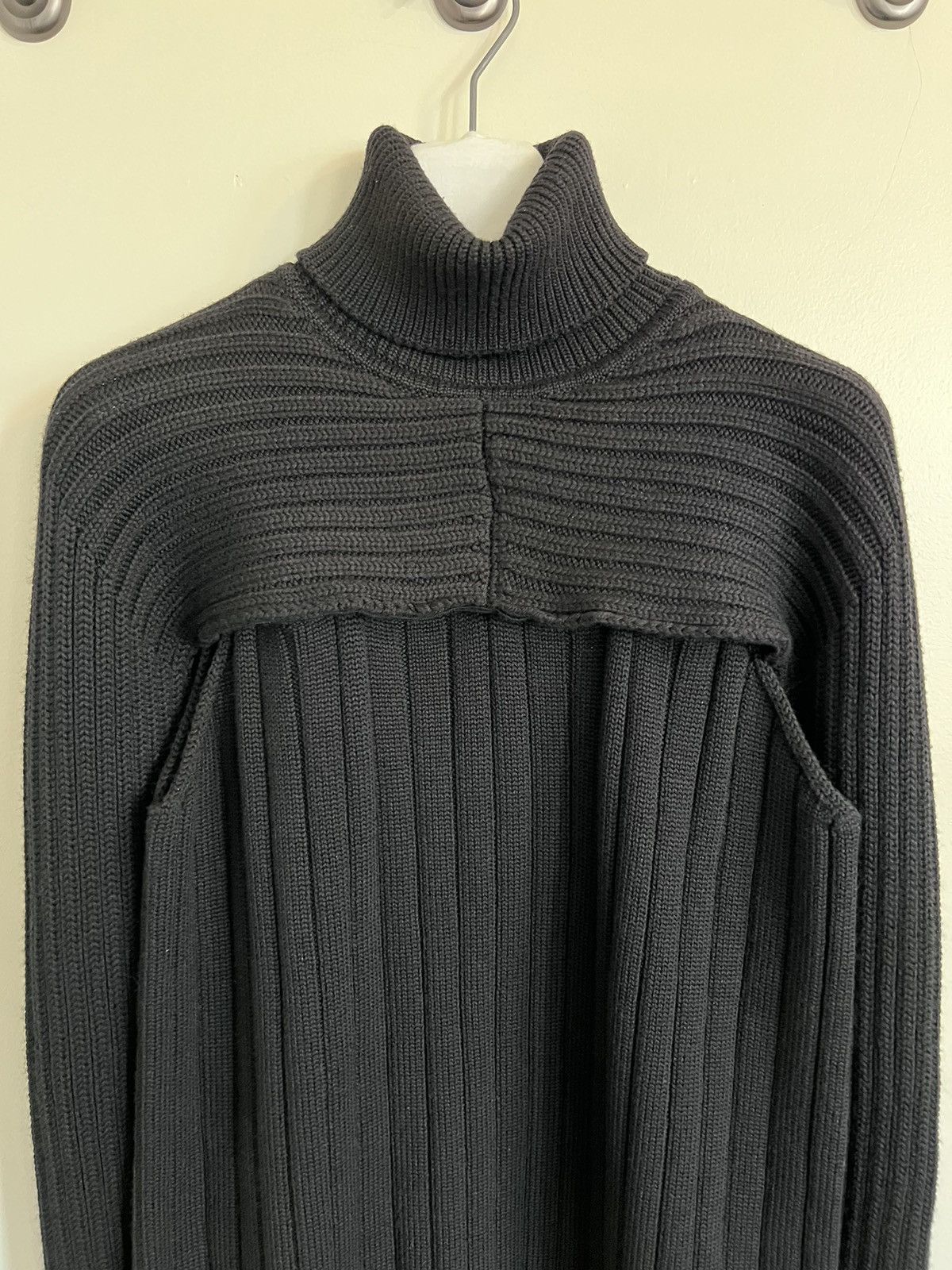$1K+ runway FW21 turtleneck w/ mittens, IT50, Italy