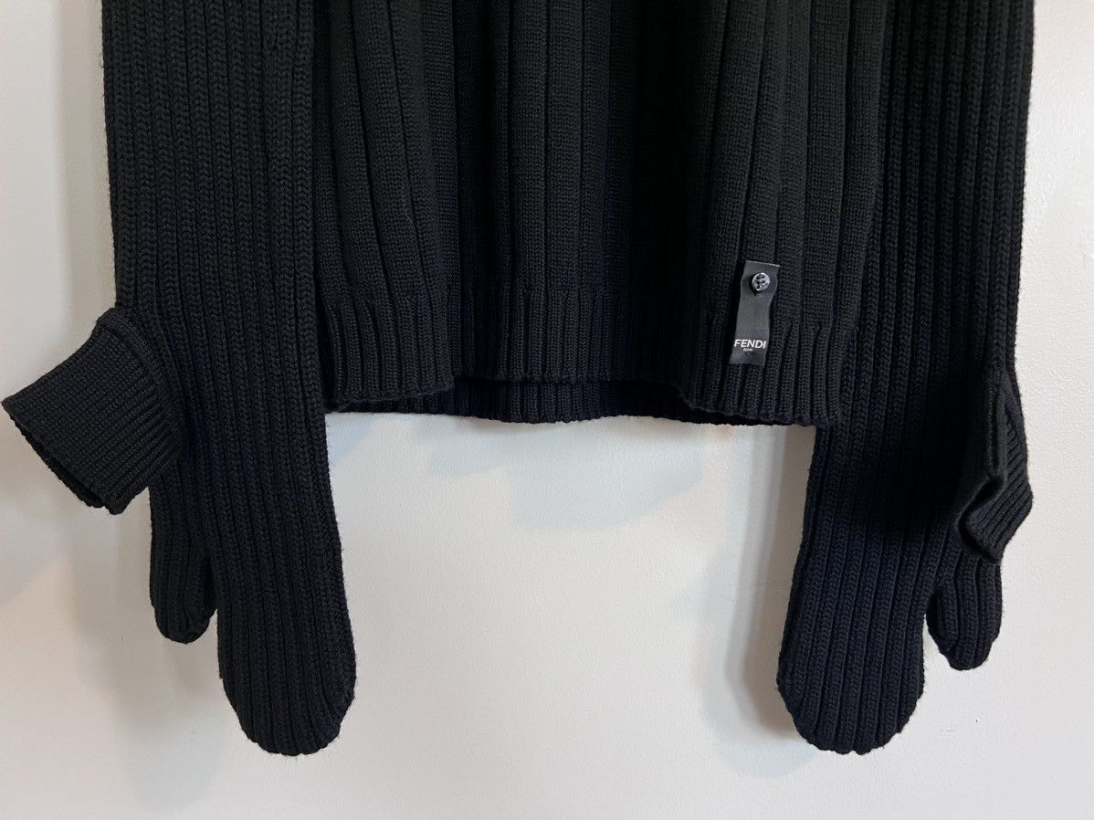 $1K+ runway FW21 turtleneck w/ mittens, IT50, Italy