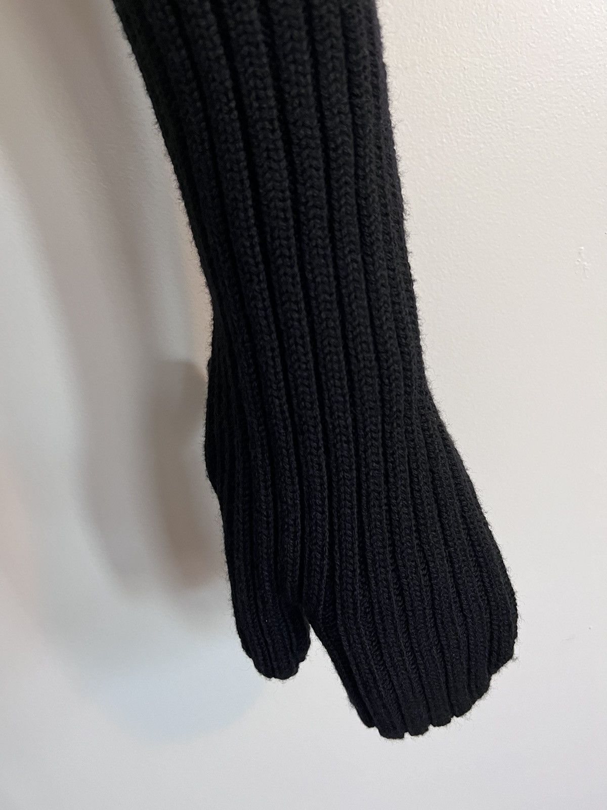 $1K+ runway FW21 turtleneck w/ mittens, IT50, Italy